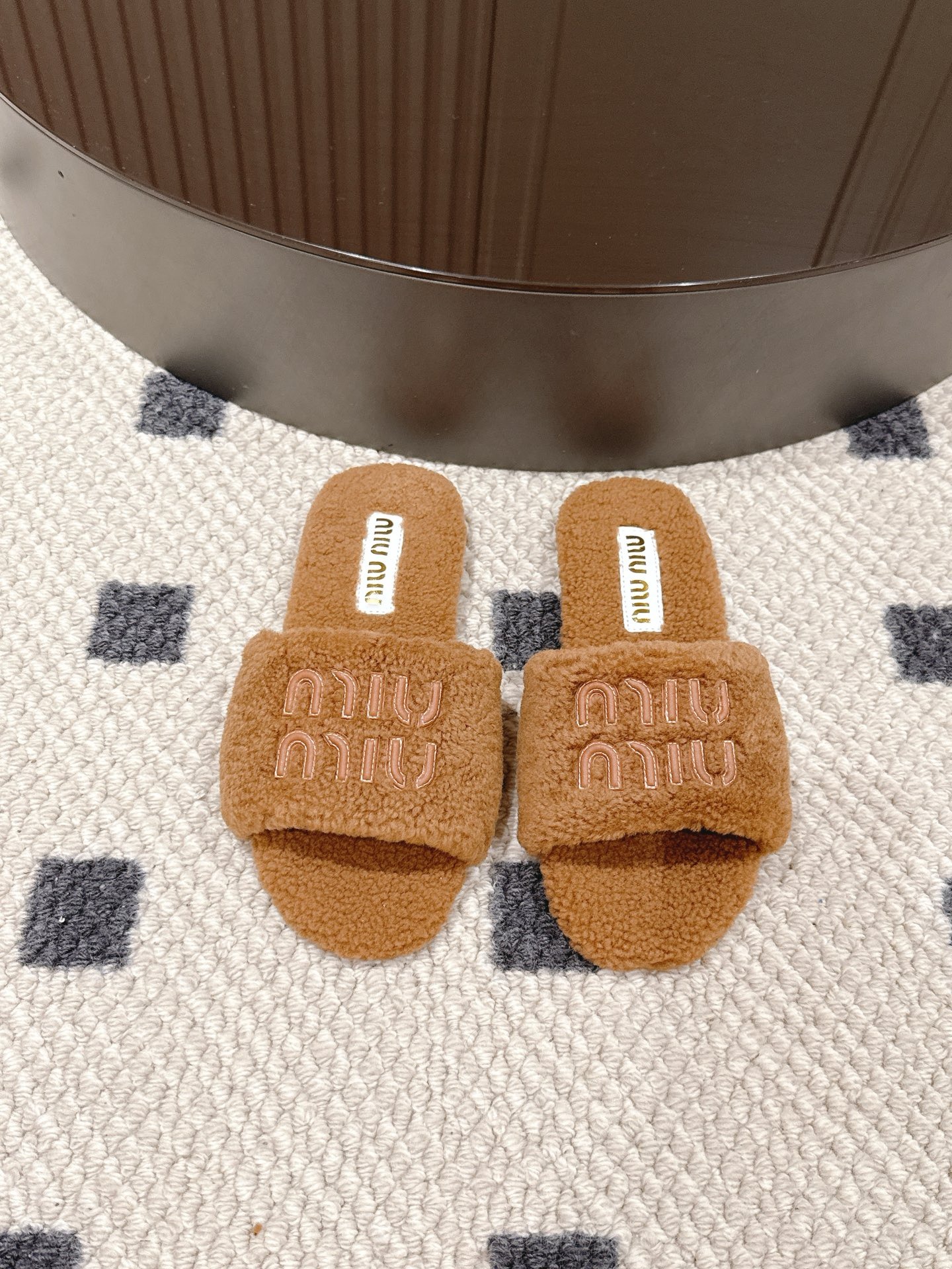 미우미우 25 신상 털 슬리퍼