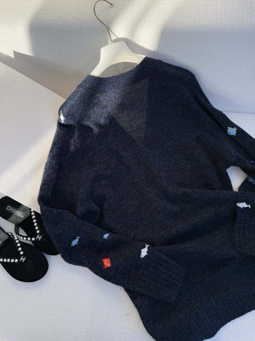 로에베 25년 블루앙고라 V넥 가디건