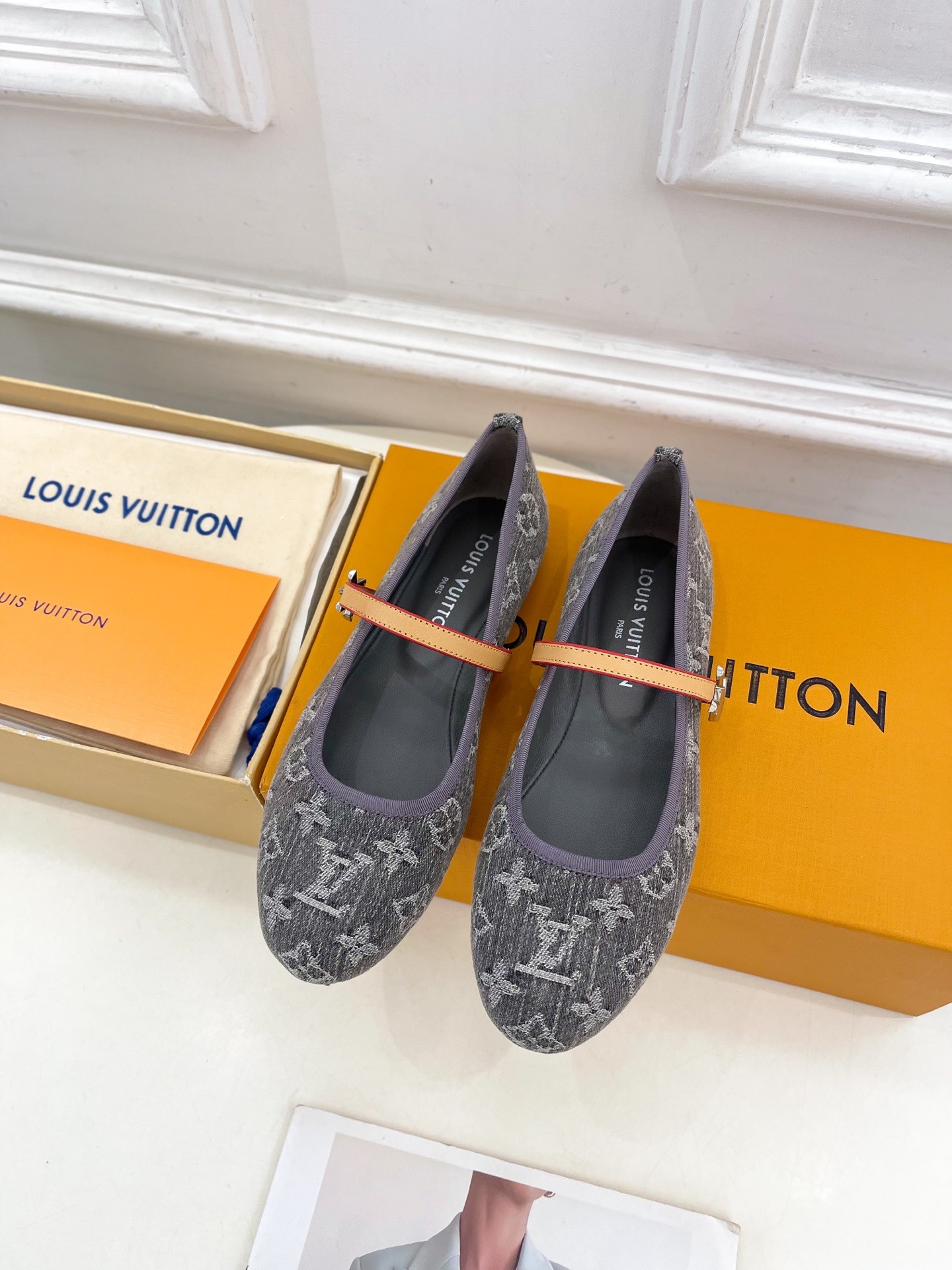 루이비통 25 신상 로미 플랫 슈즈
