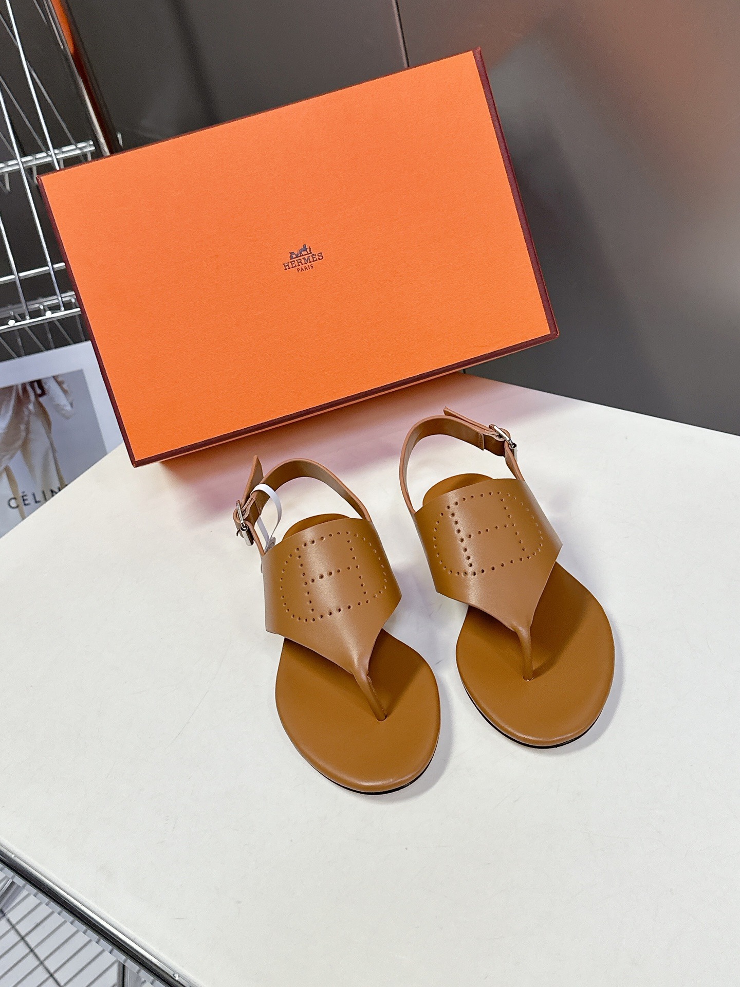 에르메스 봄여름 최신 레이저 H 샌들