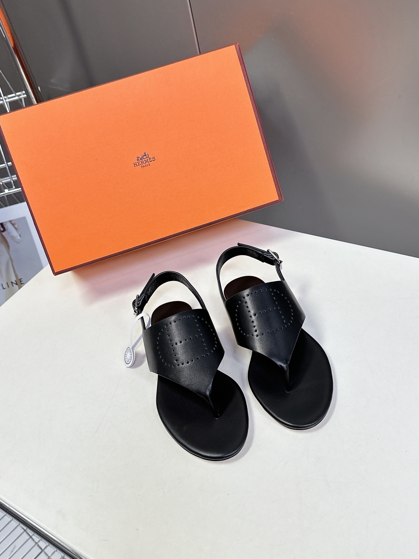 에르메스 봄여름 최신 레이저 H 샌들