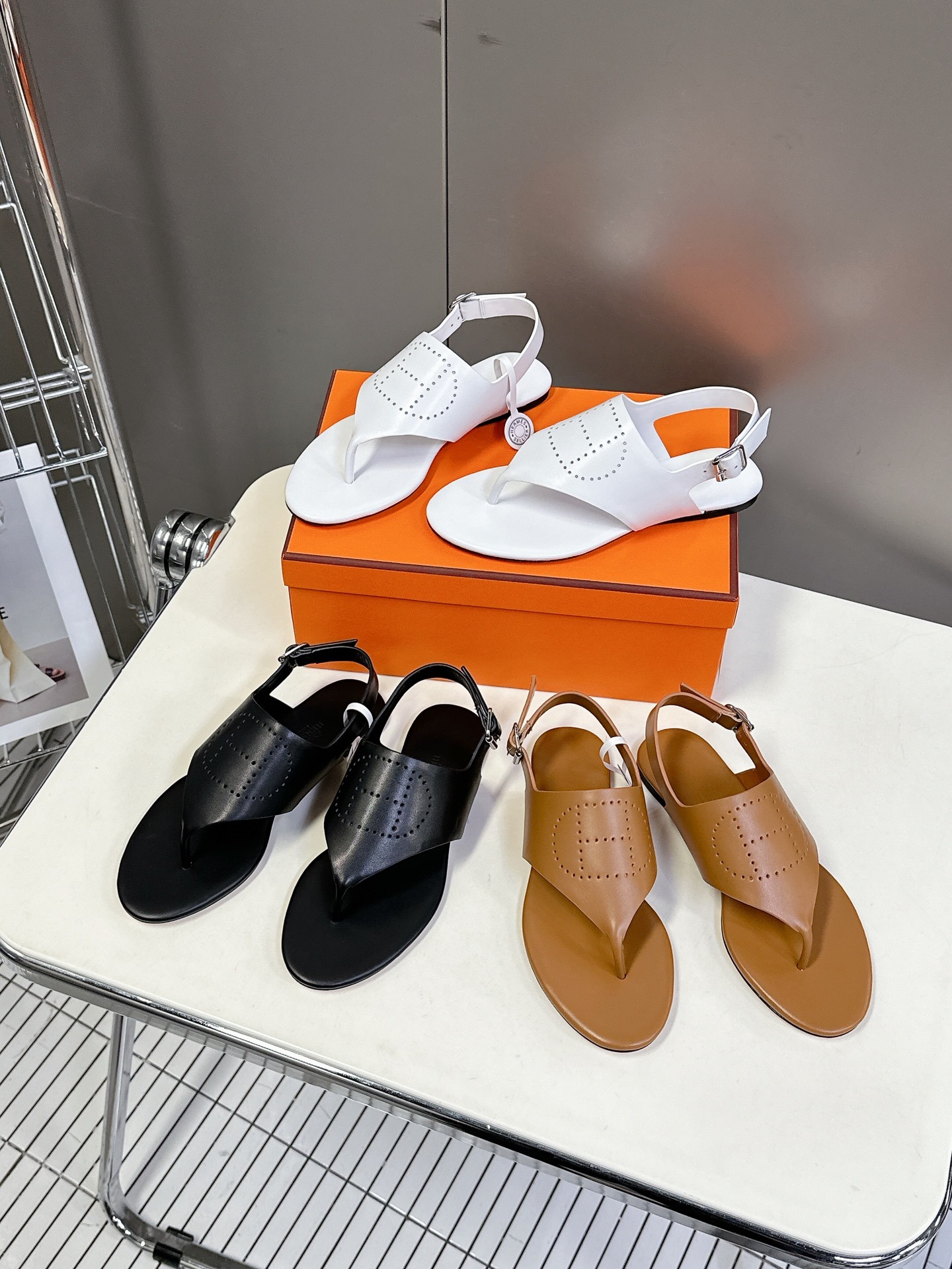 에르메스 봄여름 최신 레이저 H 샌들