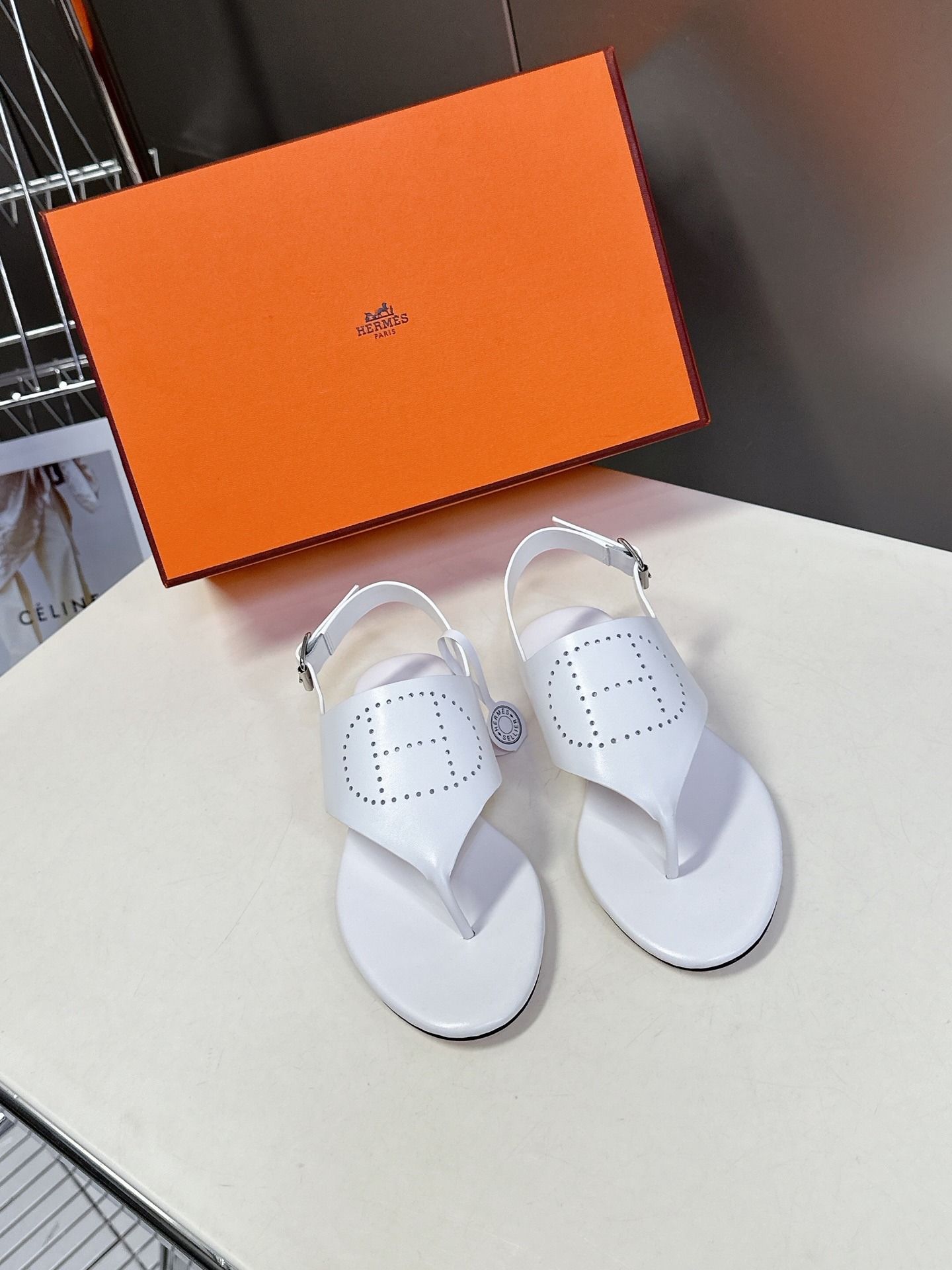 에르메스 봄여름 최신 레이저 H 샌들