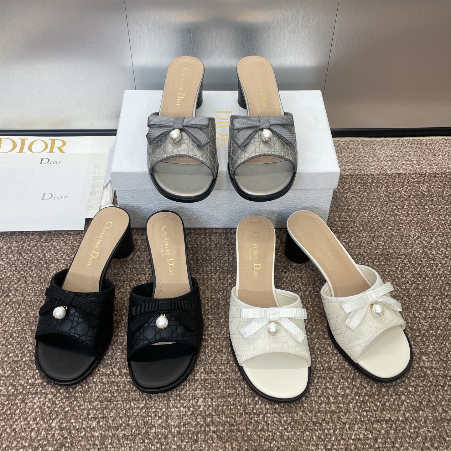 디올 25 봄여름 신상 체크 리본 진주 여성화