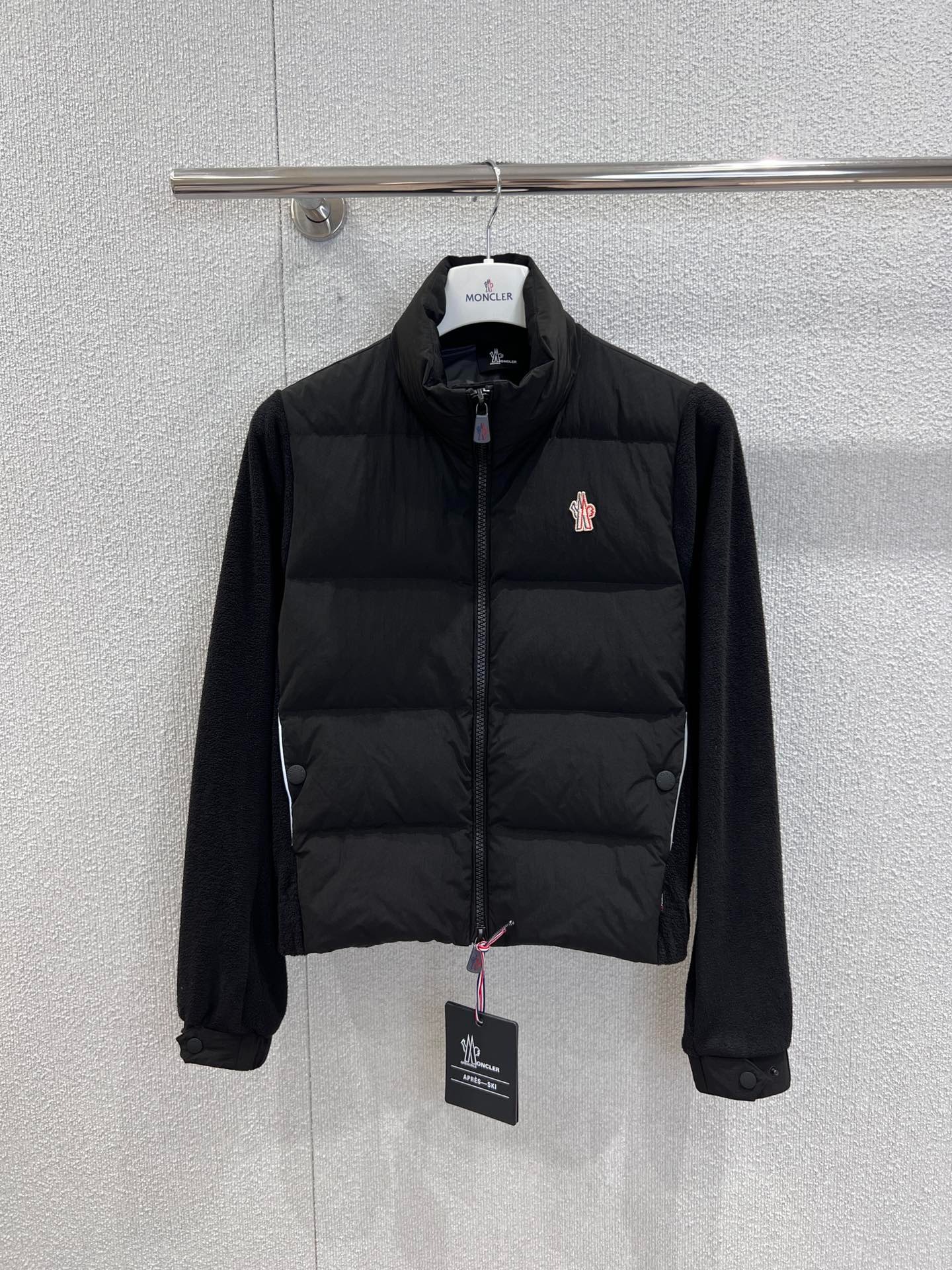 몽클레어 25FW 신상 패치형 패딩