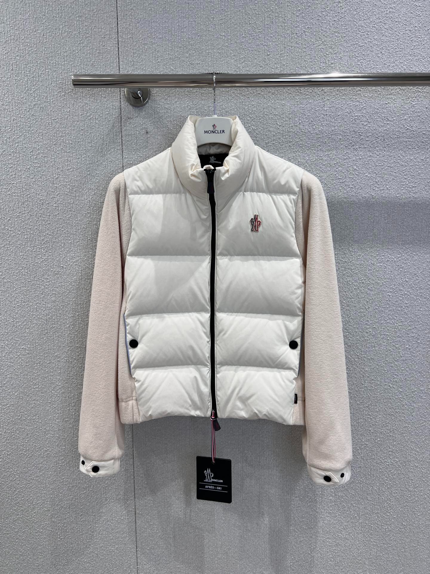 몽클레어 25FW 신상 패치형 패딩