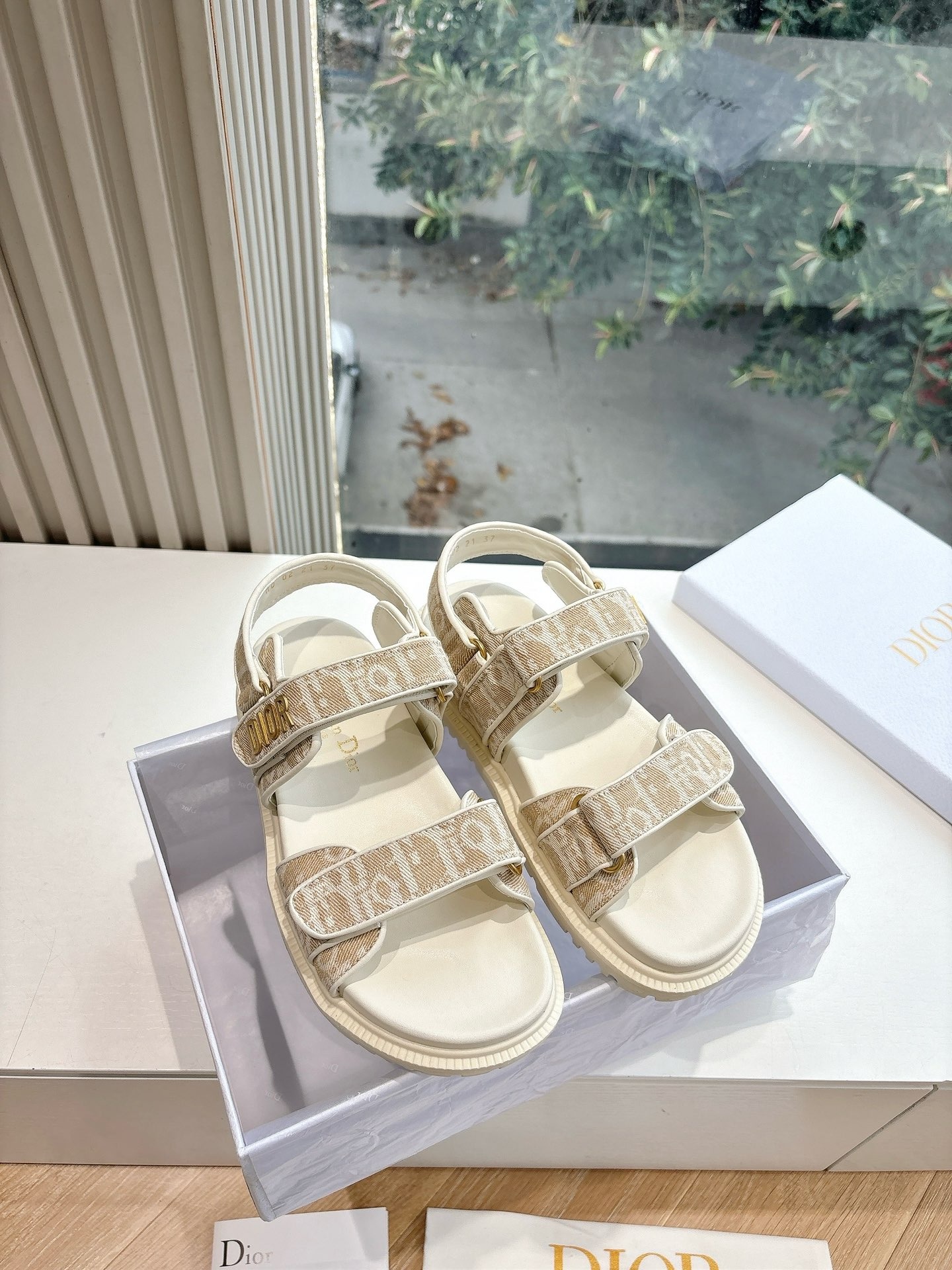 디올 25 이른 봄 신상 뮬 샌들