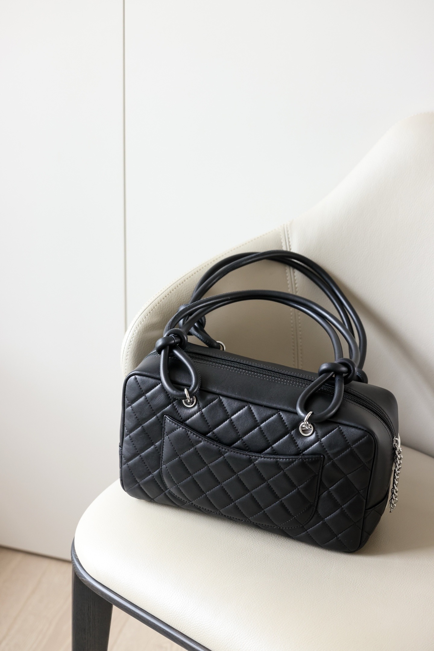 샤넬 깜봉 미디엄 볼링백