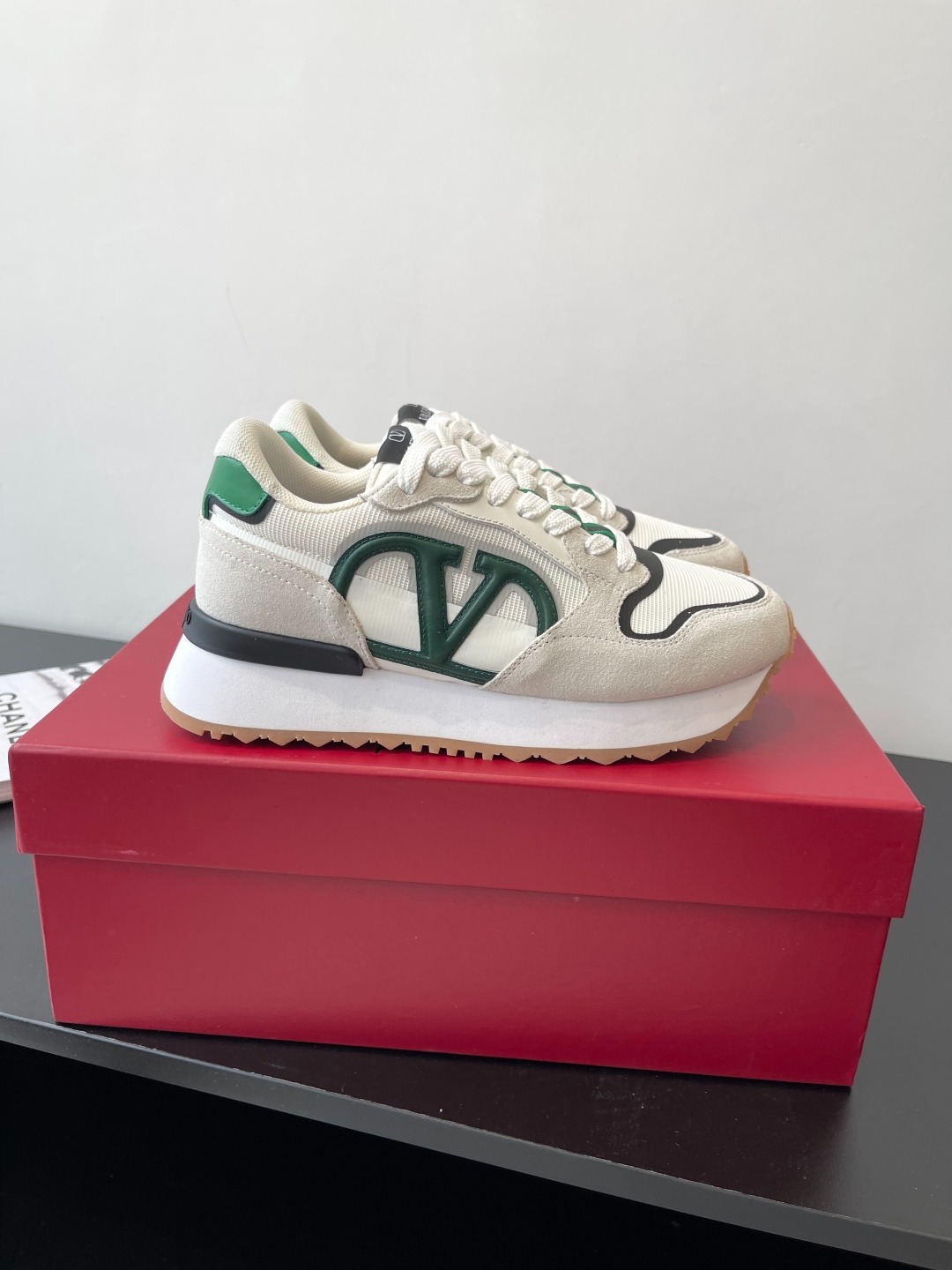 발렌티노 25ss 신상 캐쥬얼 통굽 운동화 (커플)