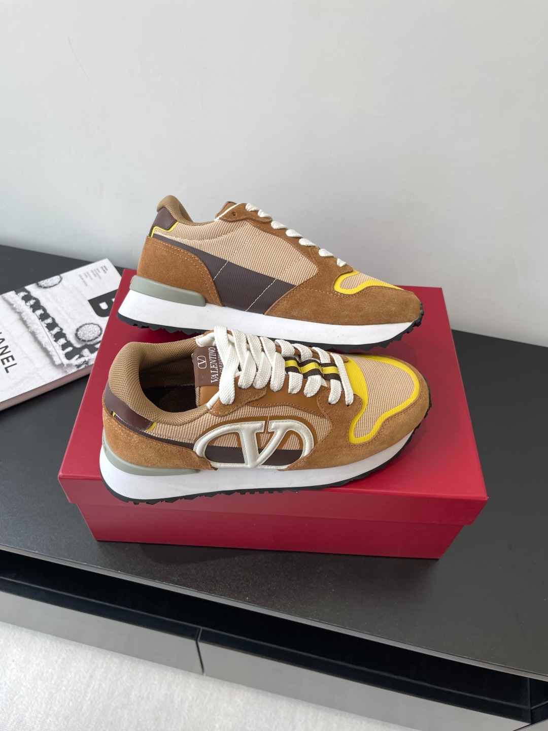 발렌티노 25ss 신상 캐쥬얼 통굽 운동화 (커플)