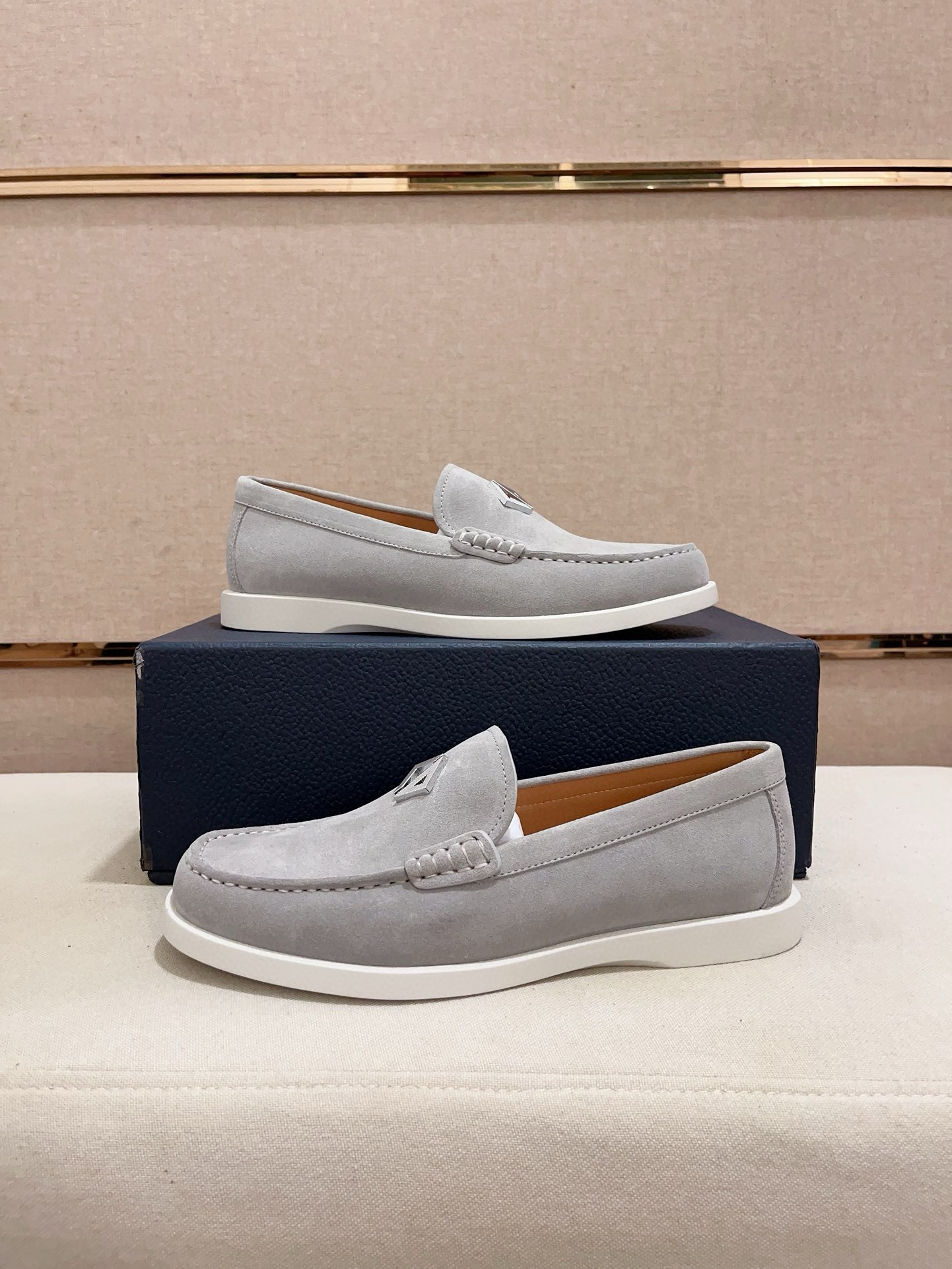 디올 신상 로얄 로퍼 스웨이드