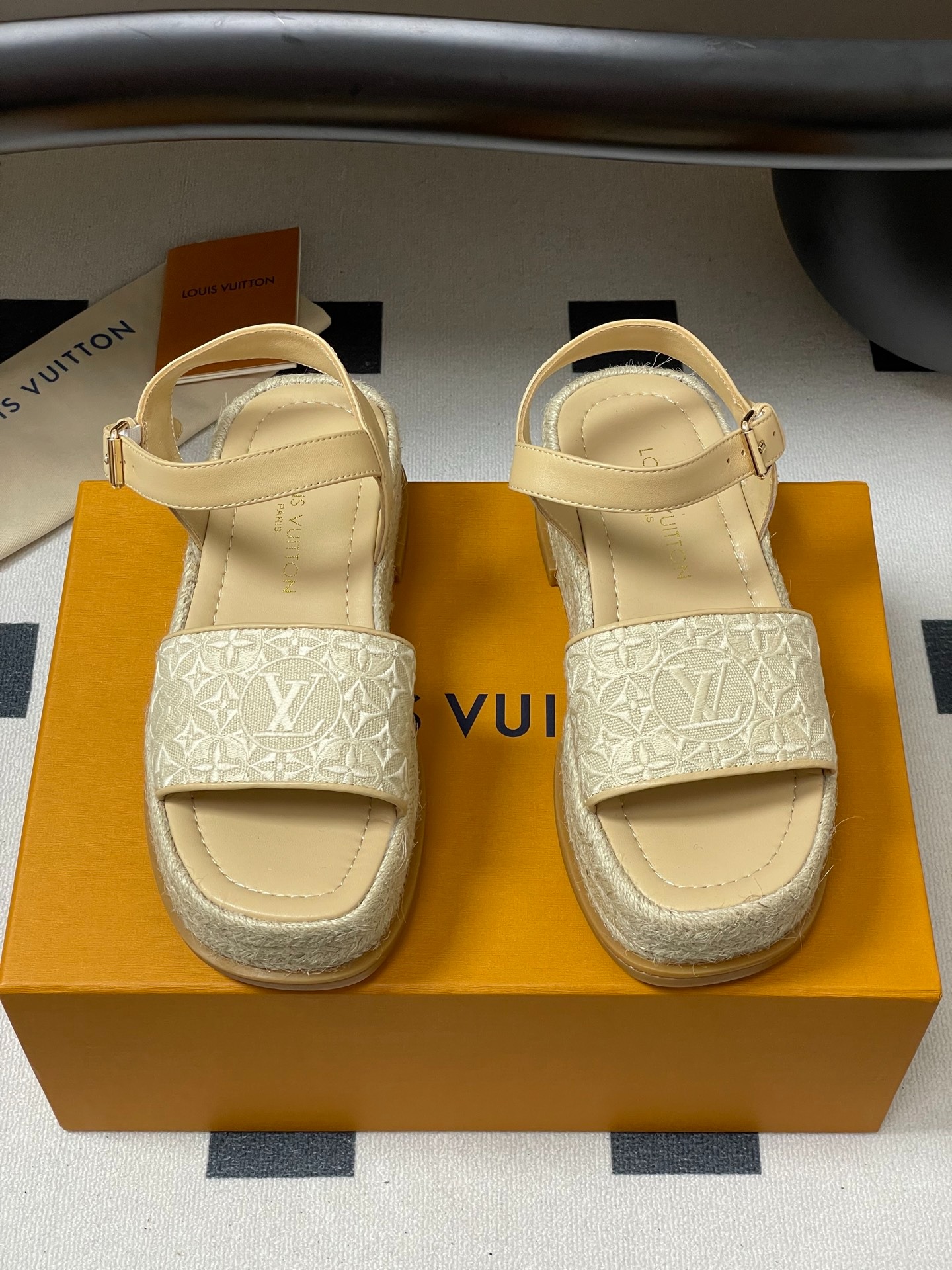루이비통 25 신상 캔버스화 샌들