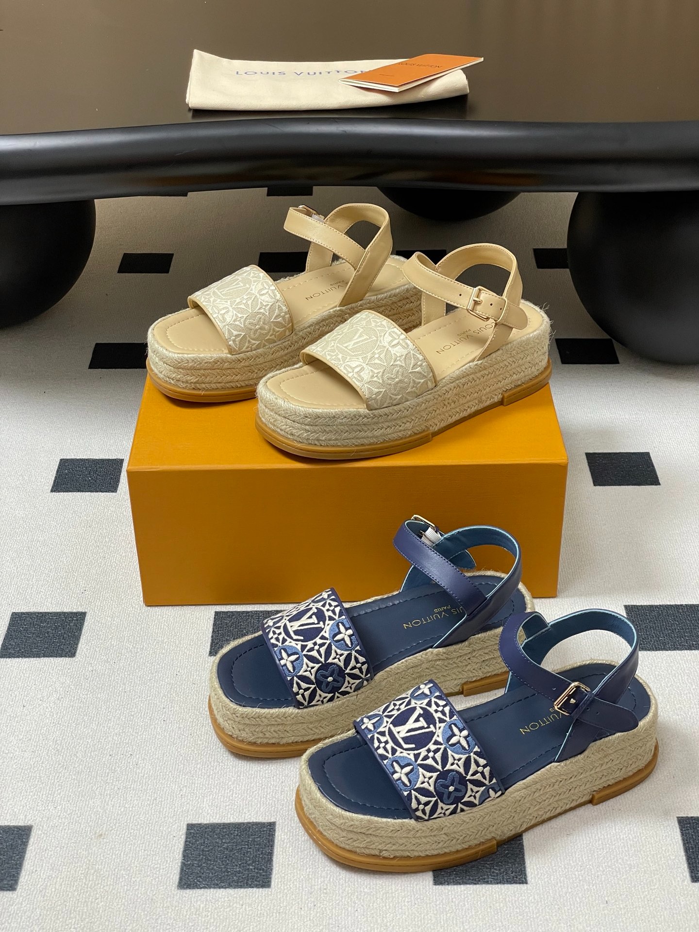 루이비통 25 신상 캔버스화 샌들
