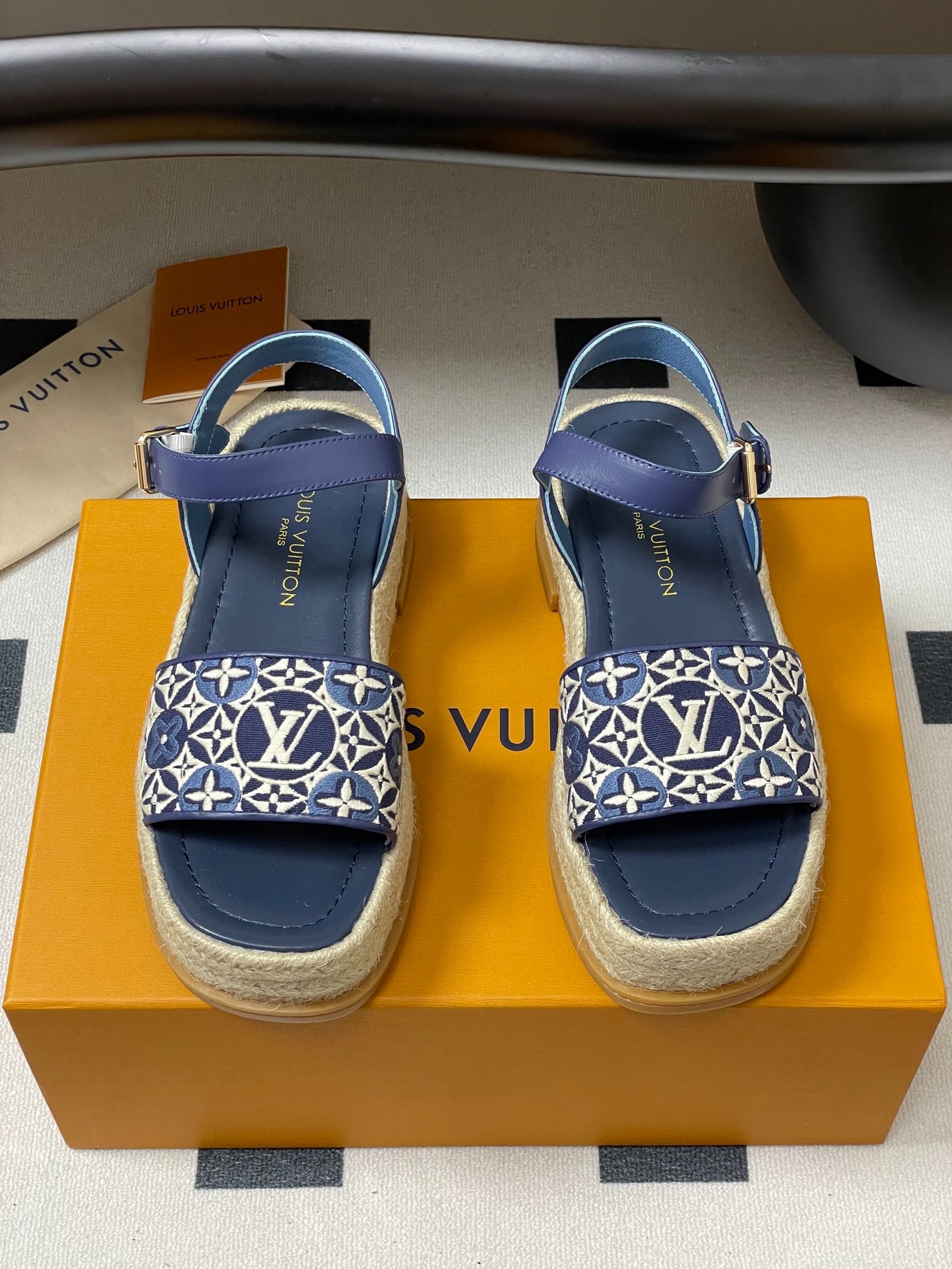 루이비통 25 신상 캔버스화 샌들