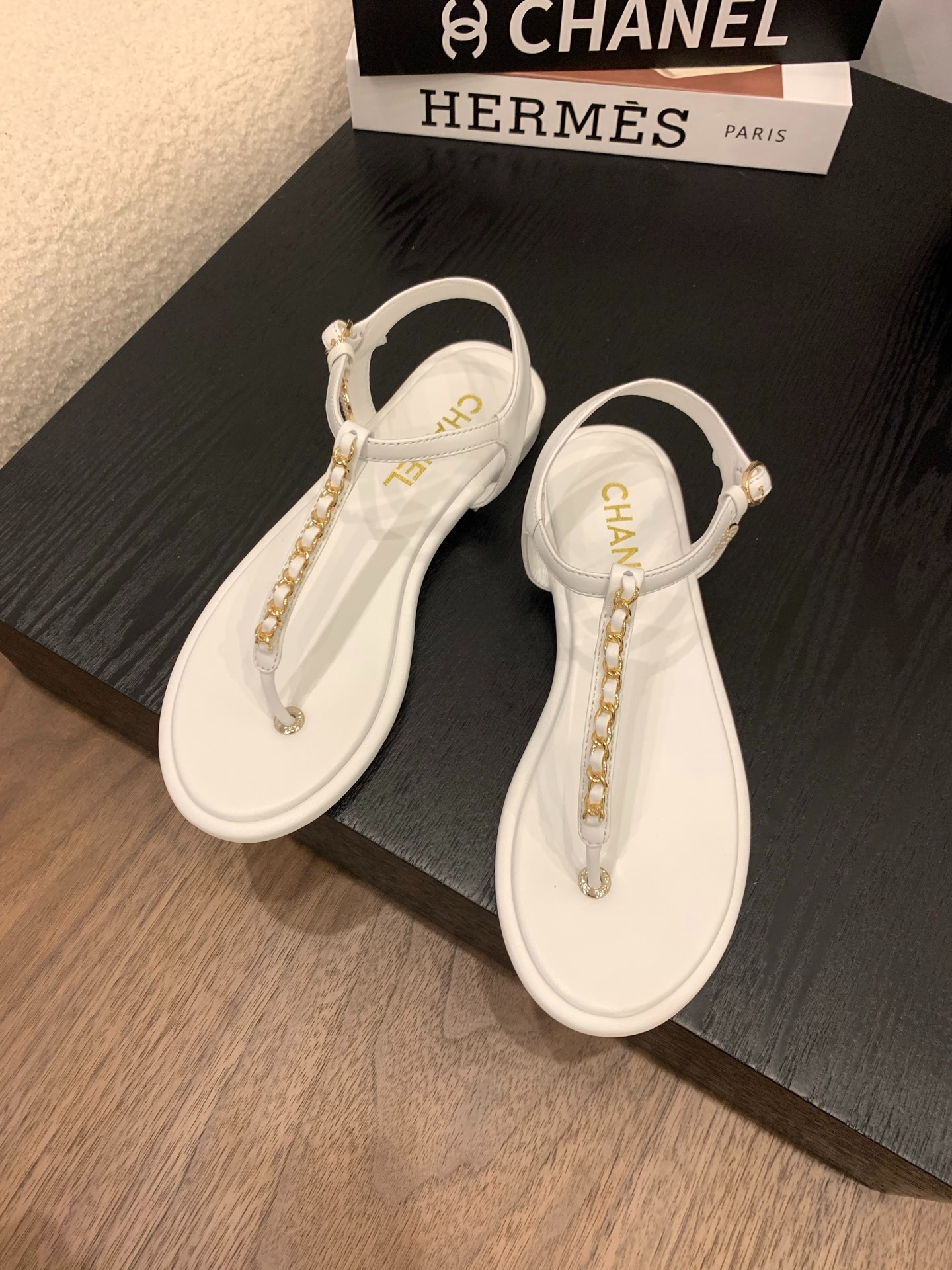 샤넬 25 신상 체인 조리 슬리퍼