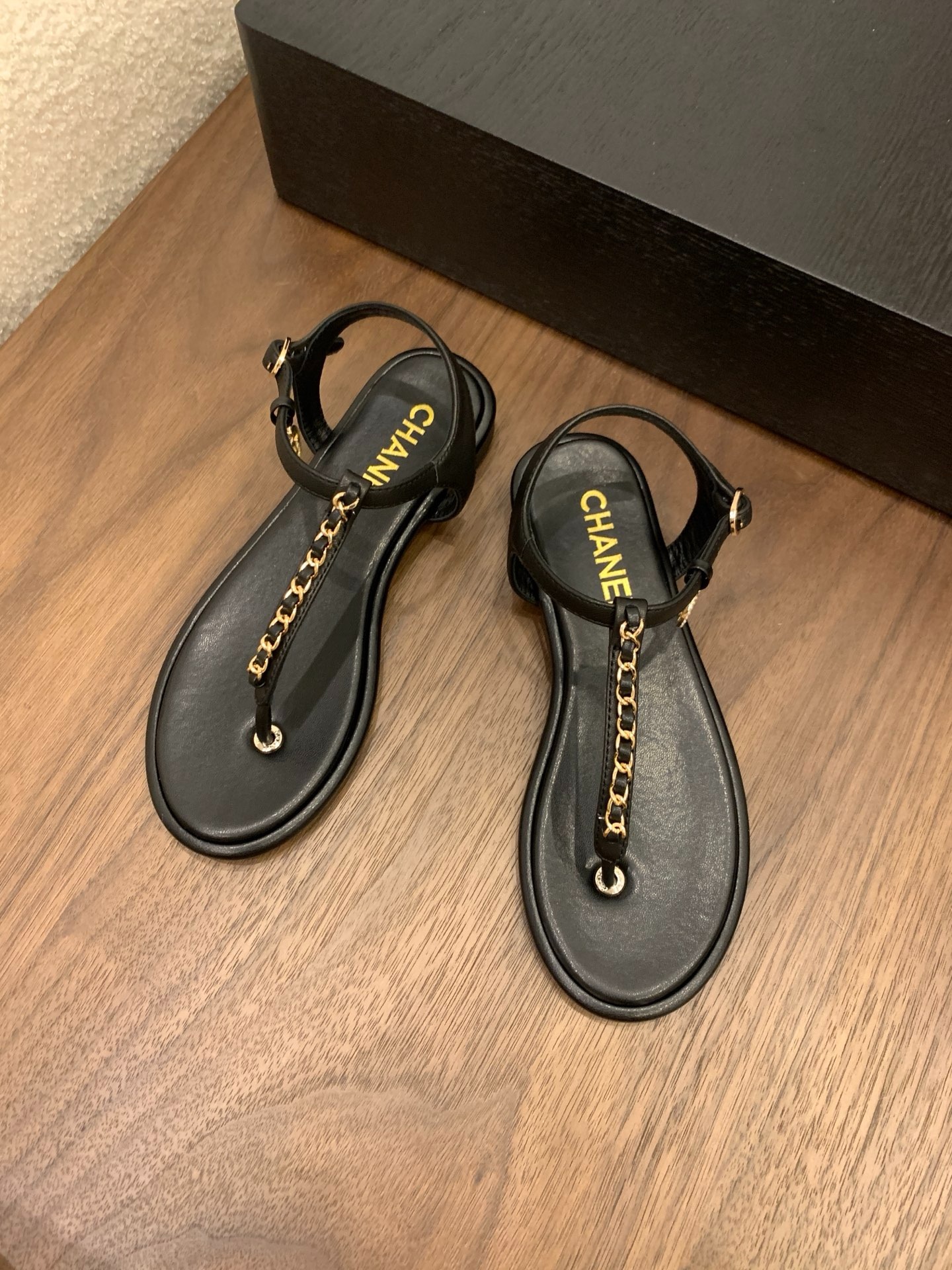 샤넬 25 신상 체인 조리 슬리퍼
