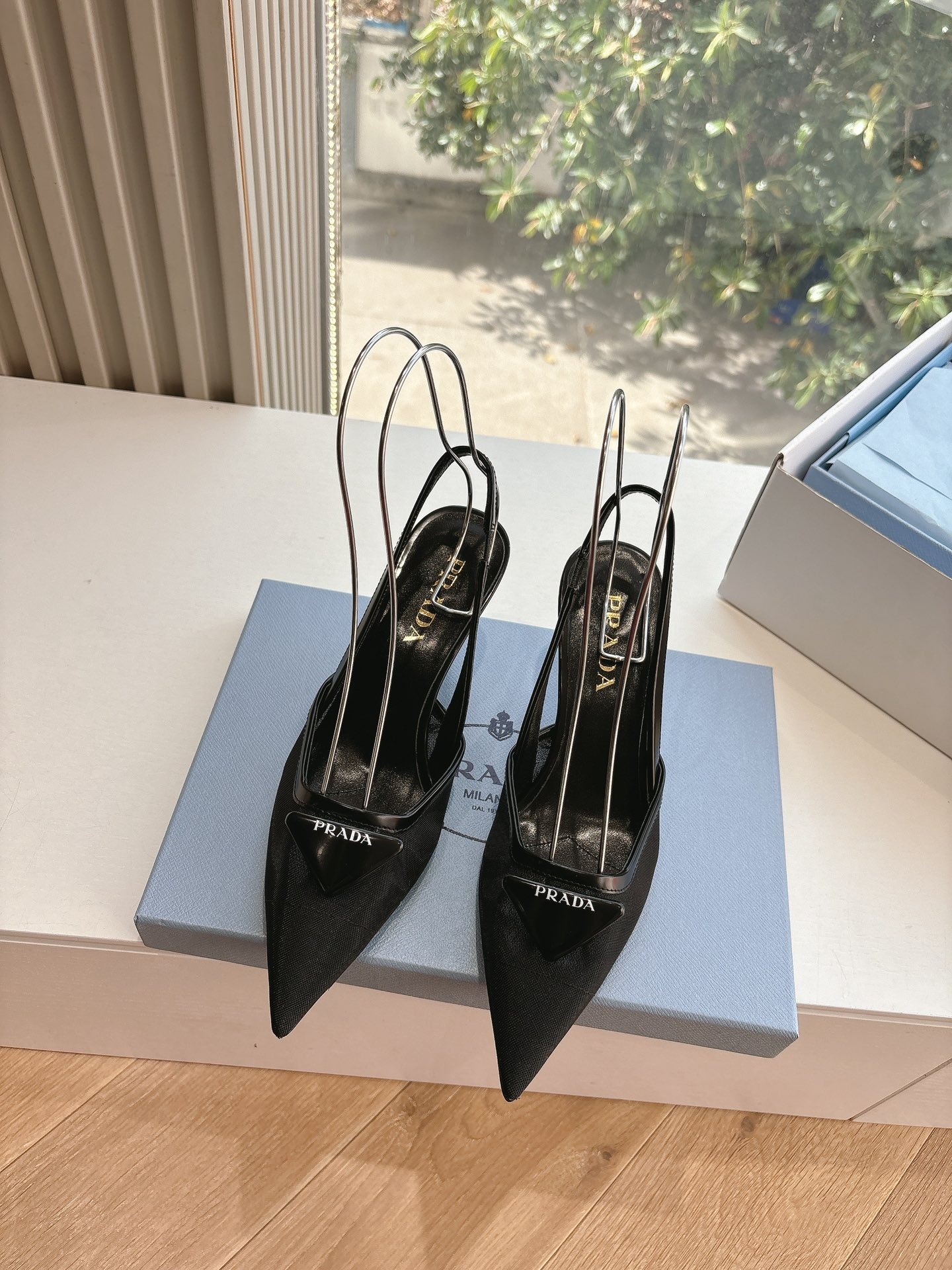 프라다 2025 신상 메리제인 망사 샌들 단화