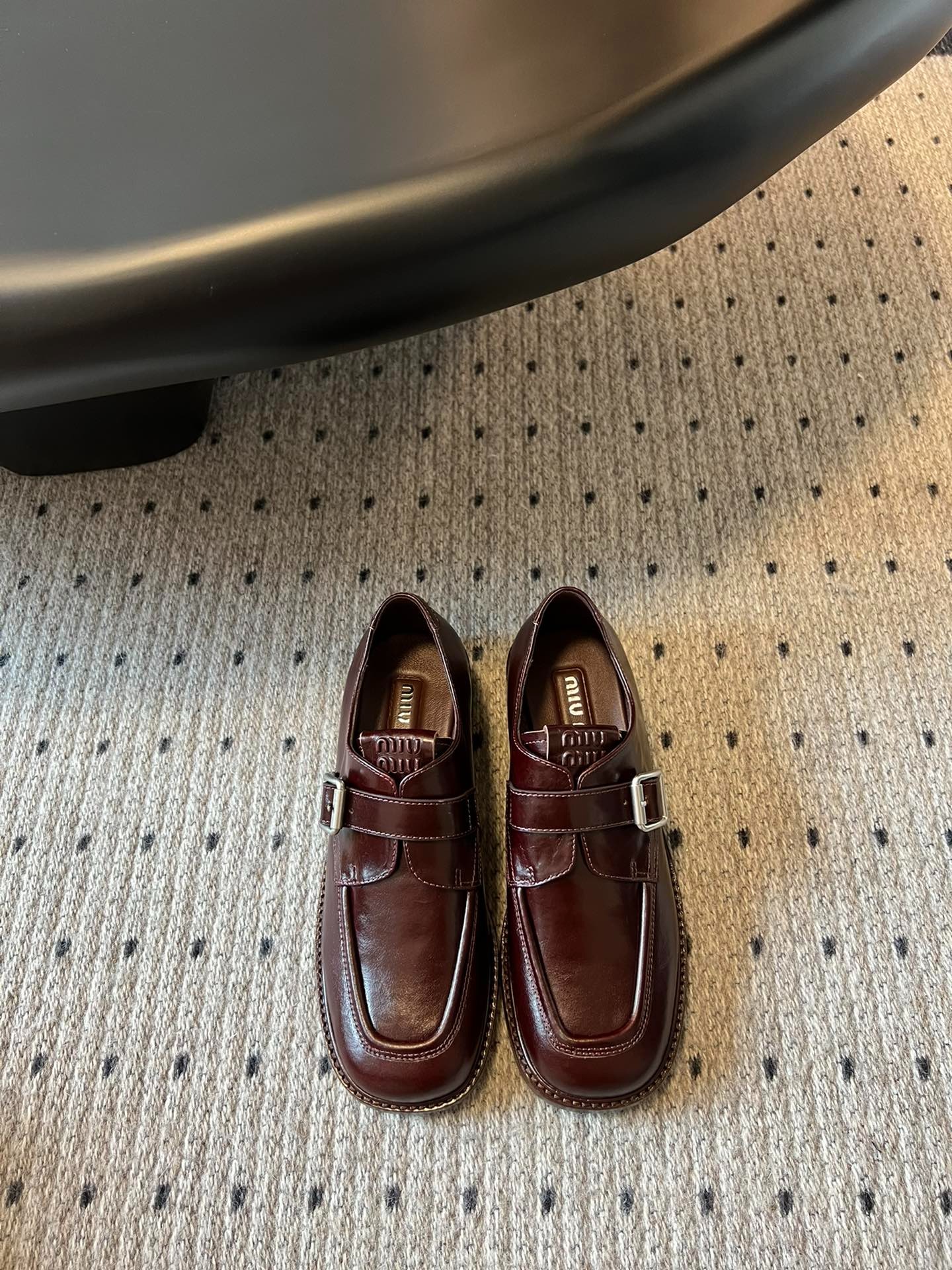 미우미우 신상 빈티지 스틸레토 로퍼