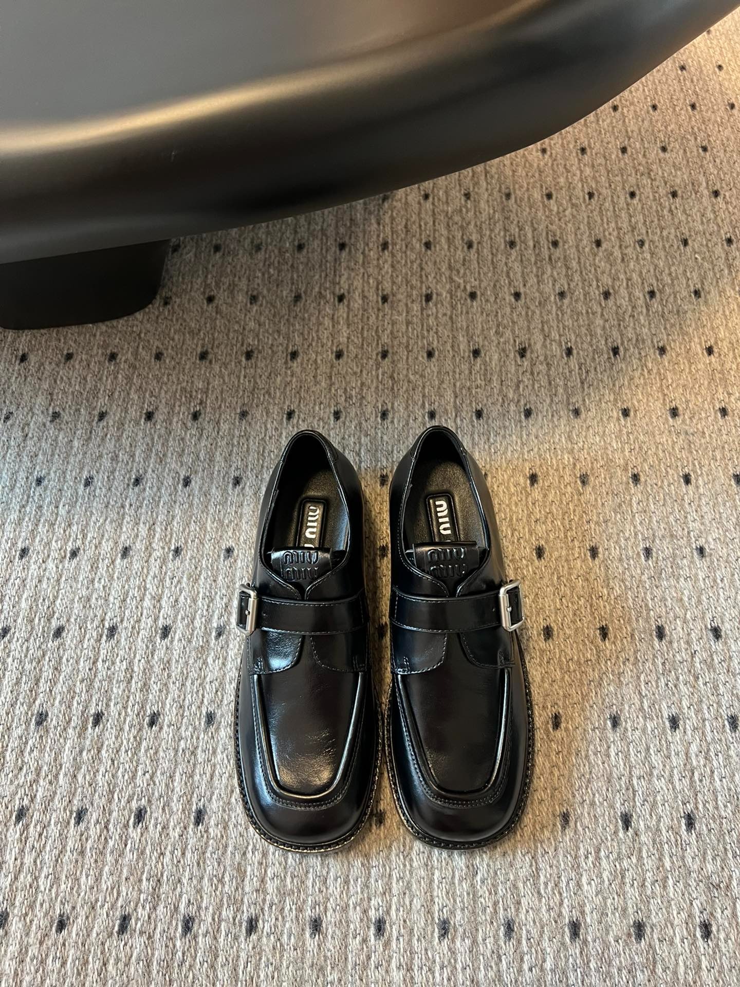 미우미우 신상 빈티지 스틸레토 로퍼