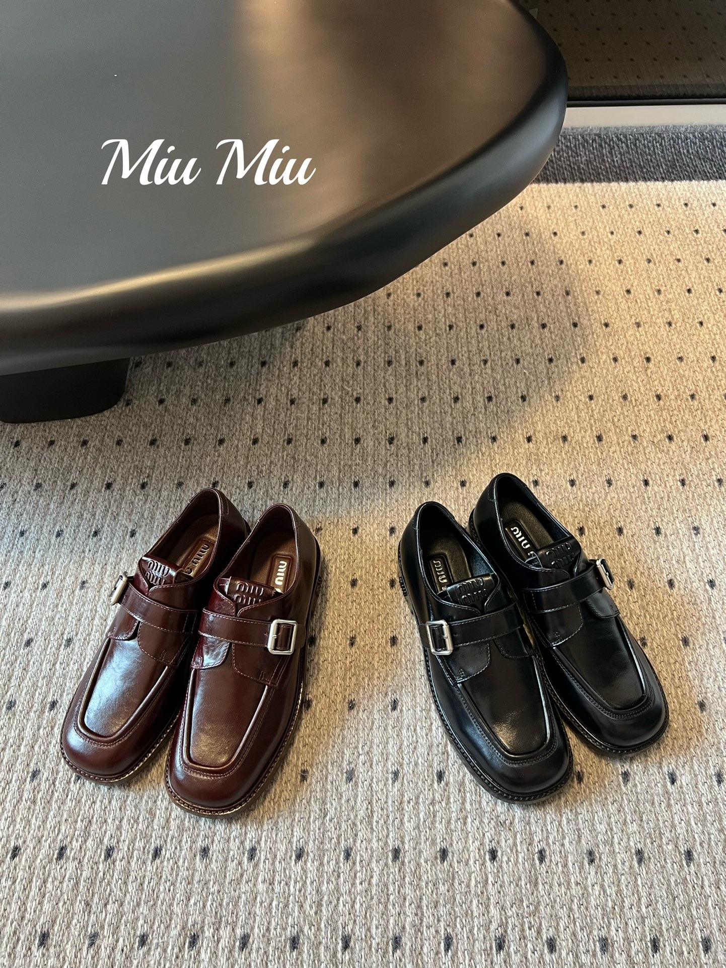 미우미우 신상 빈티지 스틸레토 로퍼