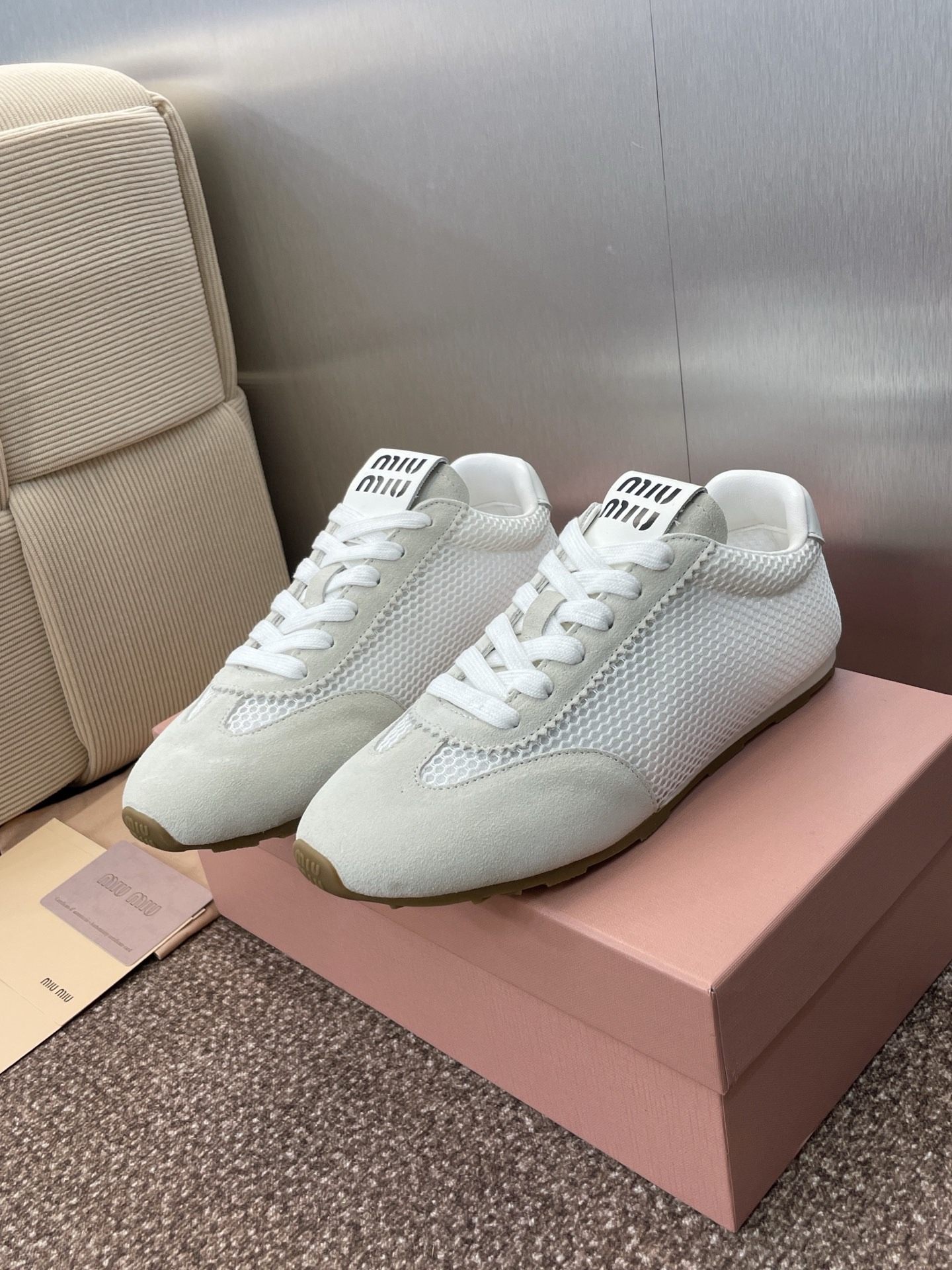 미우미우 25 봄여름 신상 러닝화