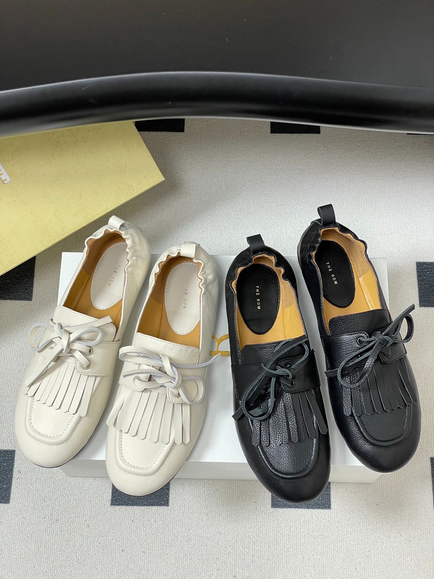 더로우 신상 태슬로퍼 플랫슈즈