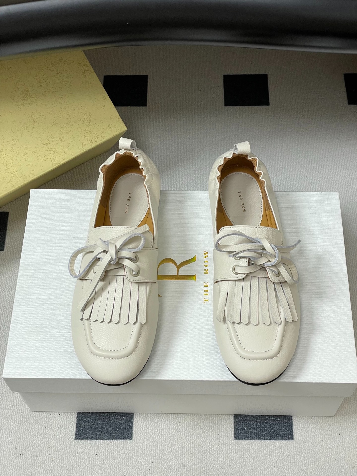 더로우 신상 태슬로퍼 플랫슈즈