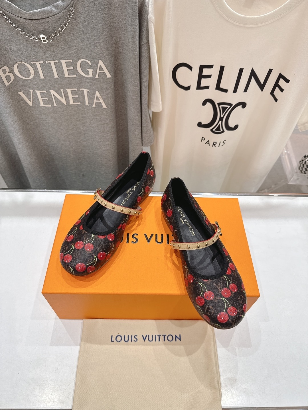 루이비통 봄여름 컬렉션 메리제인 플랫 슈즈