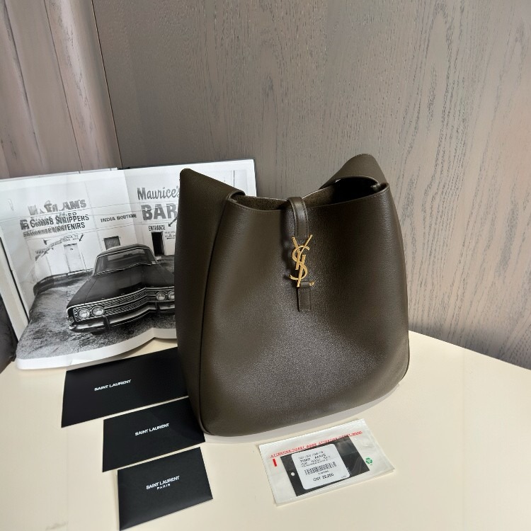 생로랑 Le 5 à 7 라지 레더 숄더 백