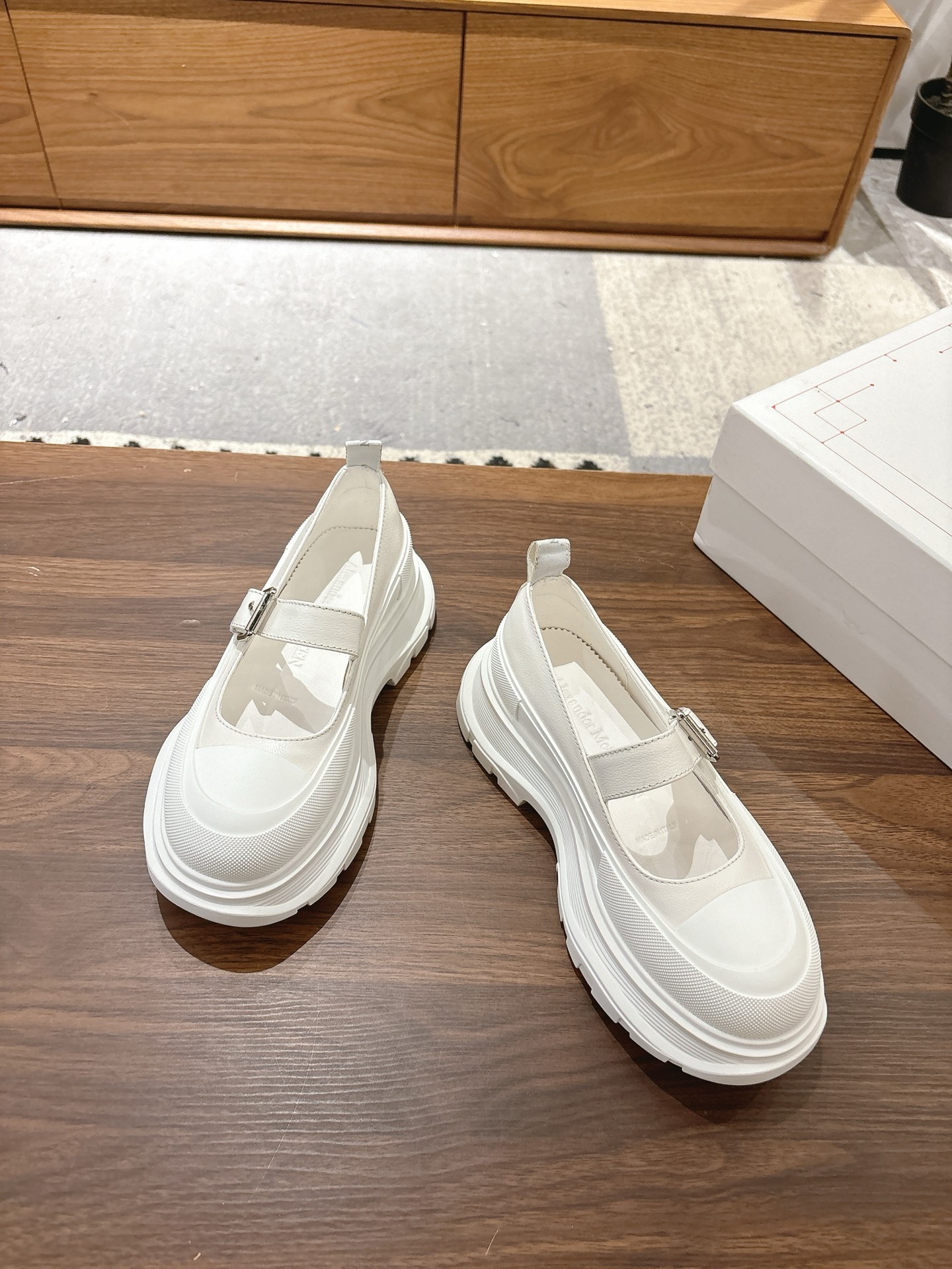 알로산더맥퀸 뉴 캔버스라인 통굽 플랫폼