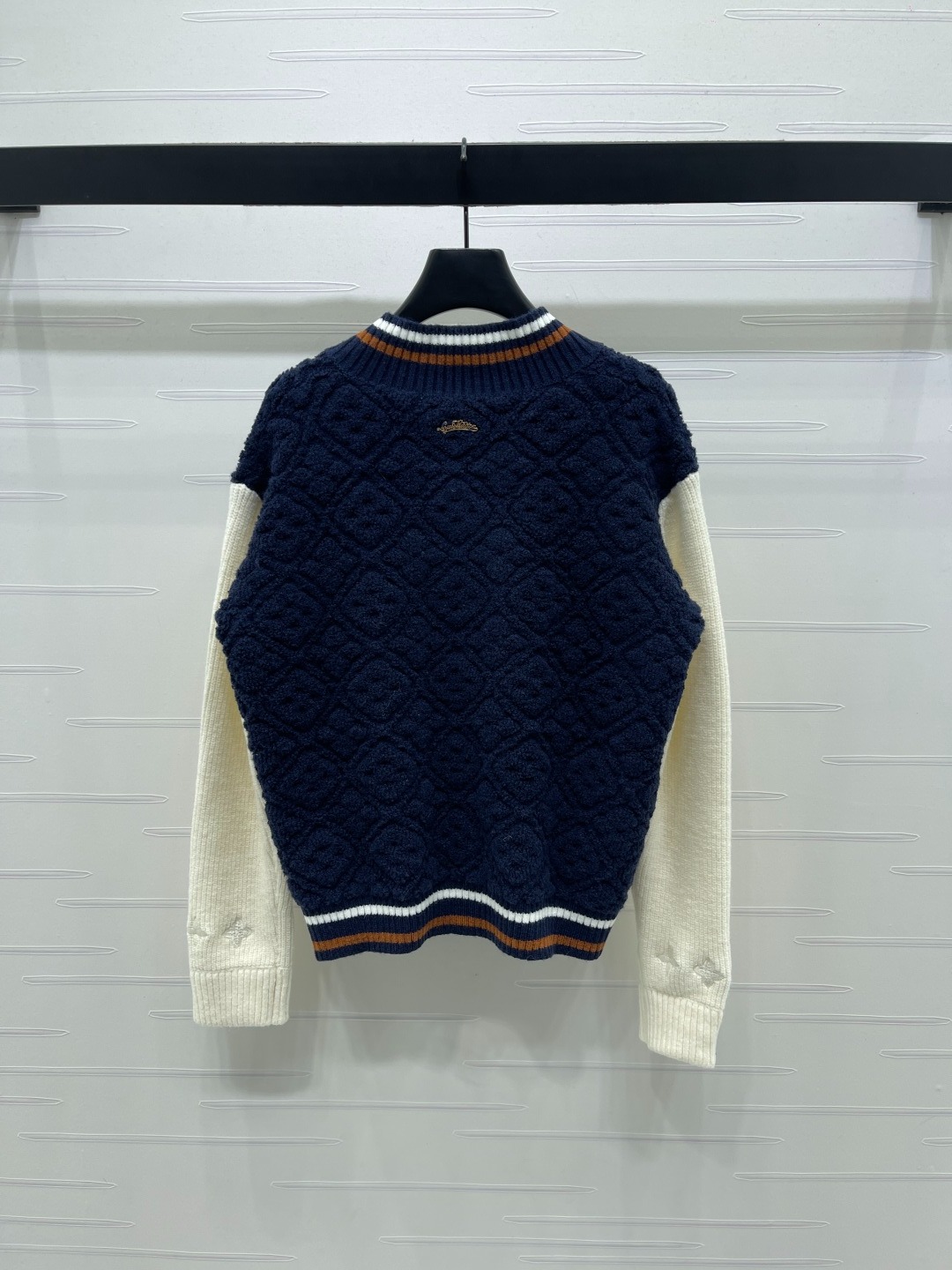 루이비통 25 신상 니트 라운드 긴팔 카디건