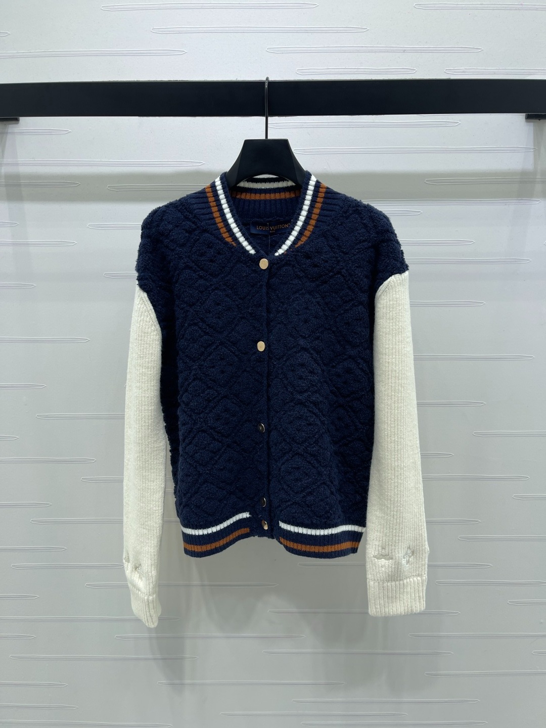루이비통 25 신상 니트 라운드 긴팔 카디건