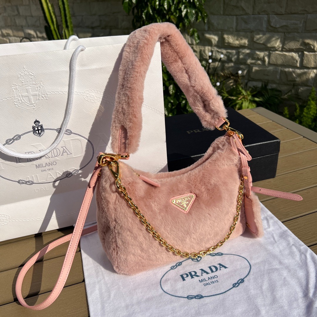 프라다 리에디션 시어링 백