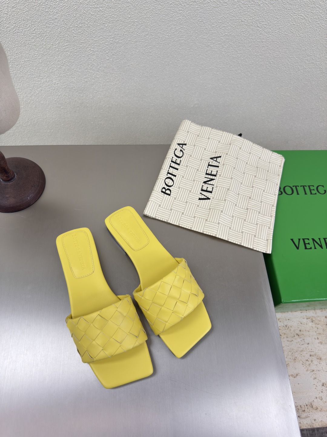 보테가베네타 여성 뮬러 슬리퍼