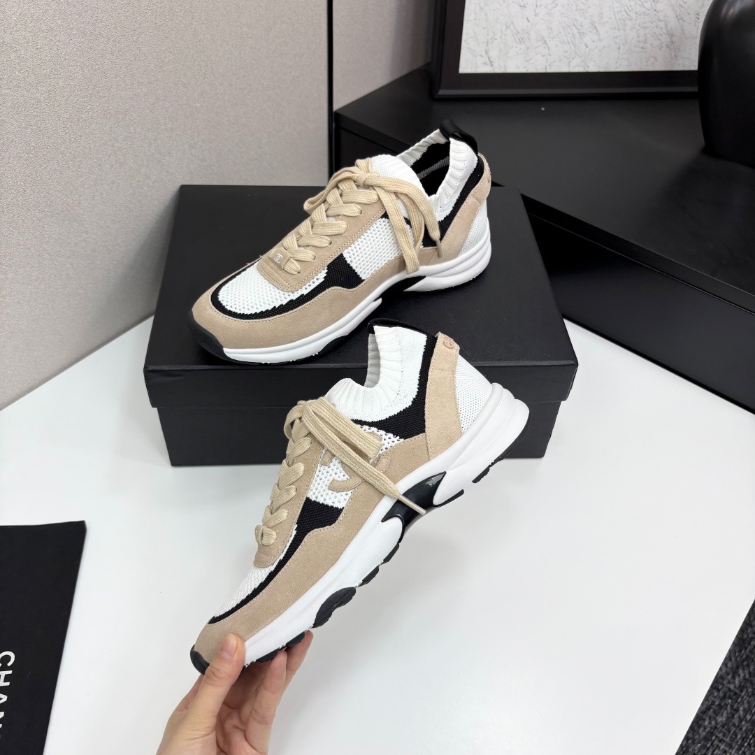 샤넬 이른 봄 신상 모직 패치 스니커즈