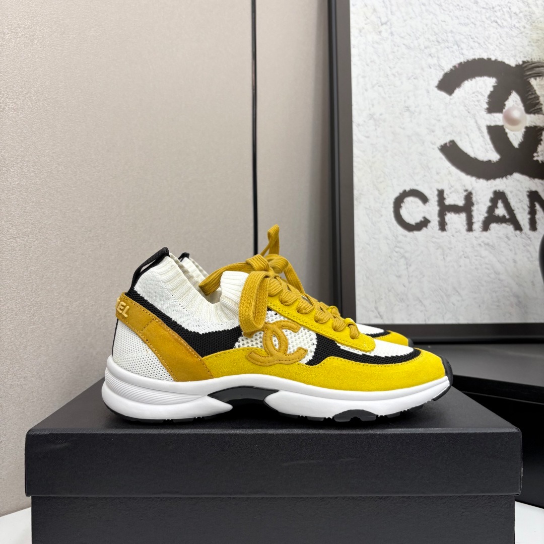 샤넬 이른 봄 신상 모직 패치 스니커즈