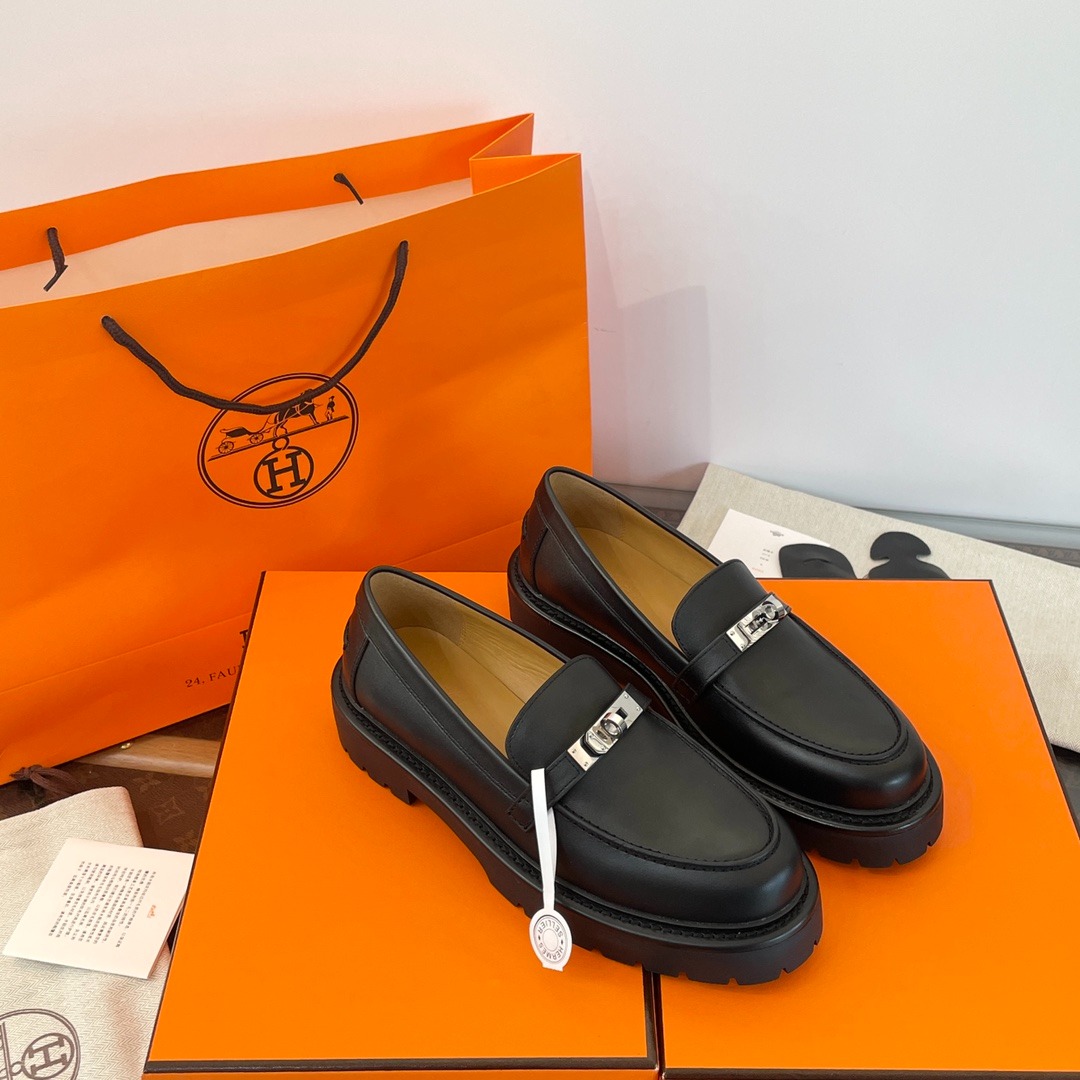 에르메스 2025 켈리버클 통굽로퍼