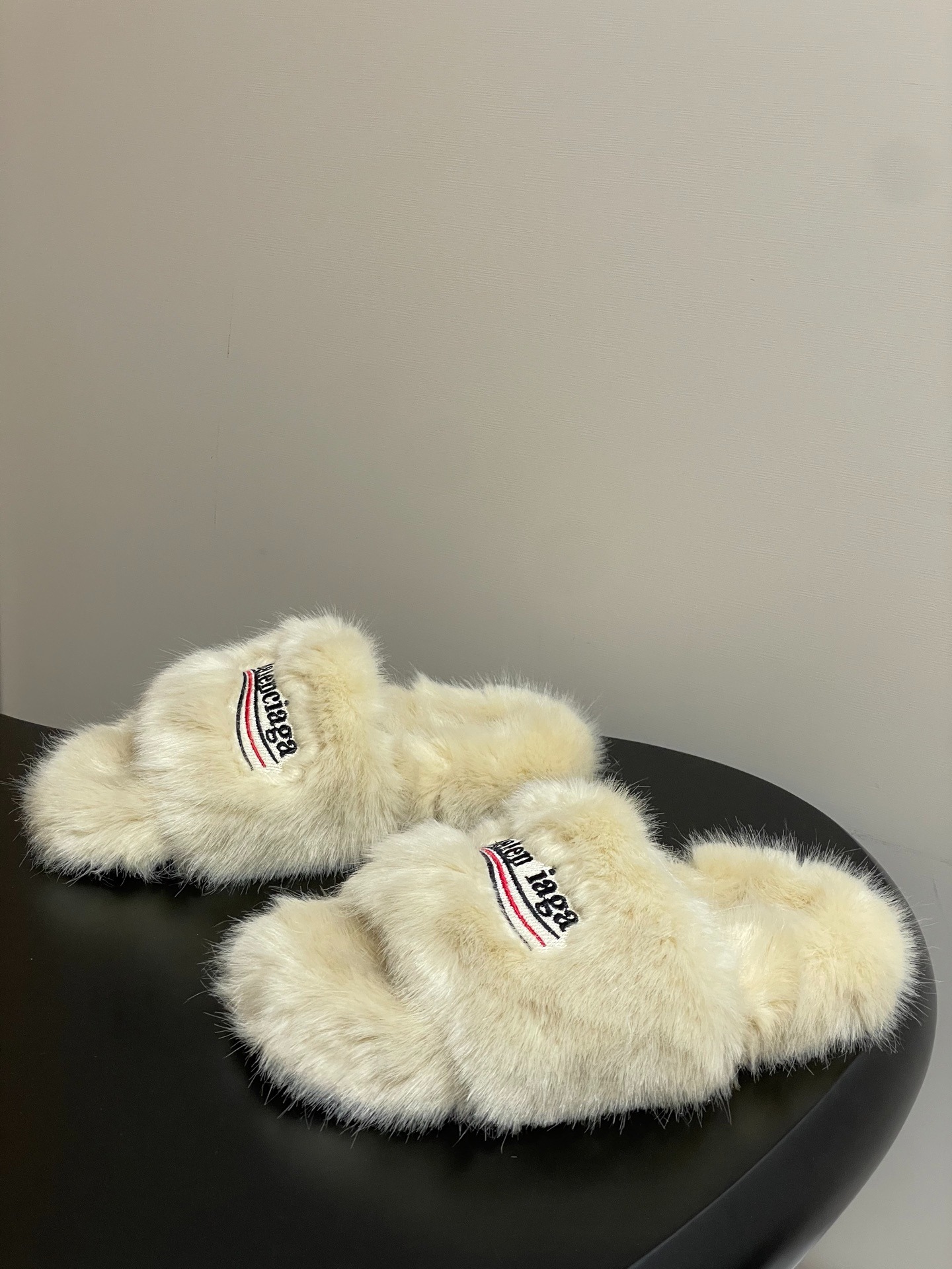 발렌시아가 25s 신상 토끼털 슬리퍼