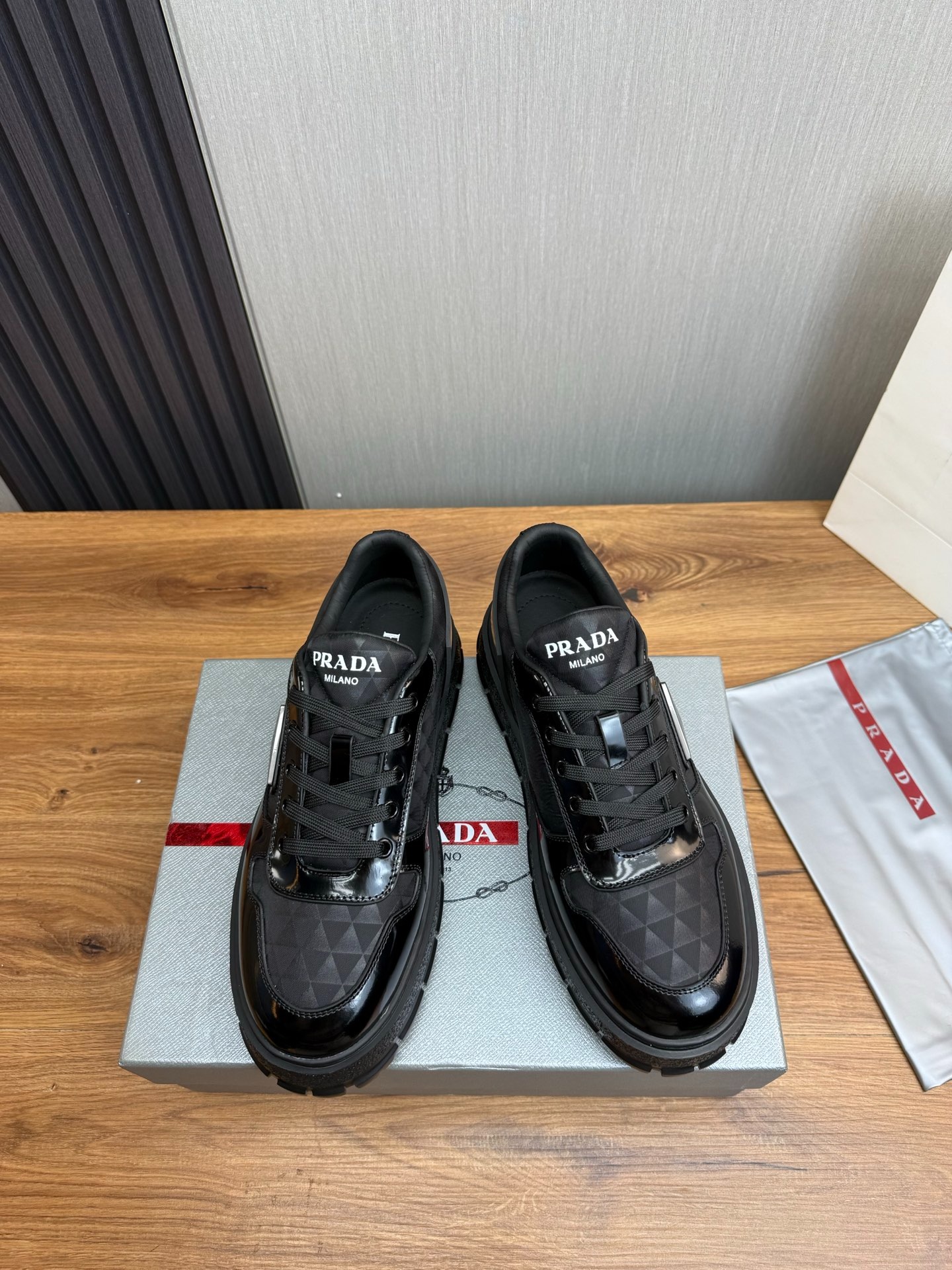 프라다 스니커즈