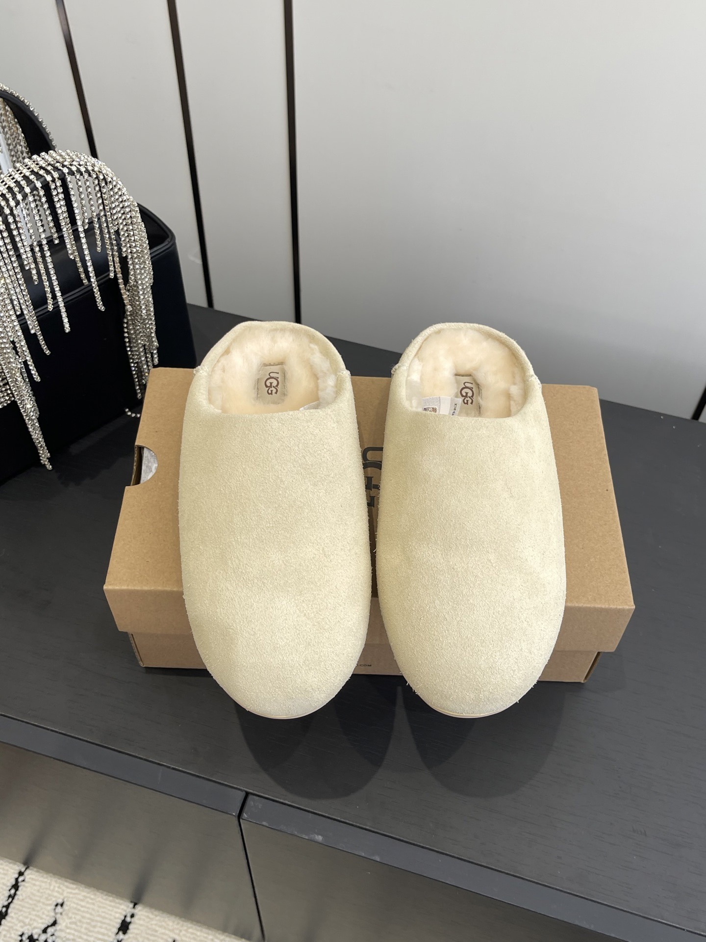 어그 25ss 신상 펌프스 캐쥬얼