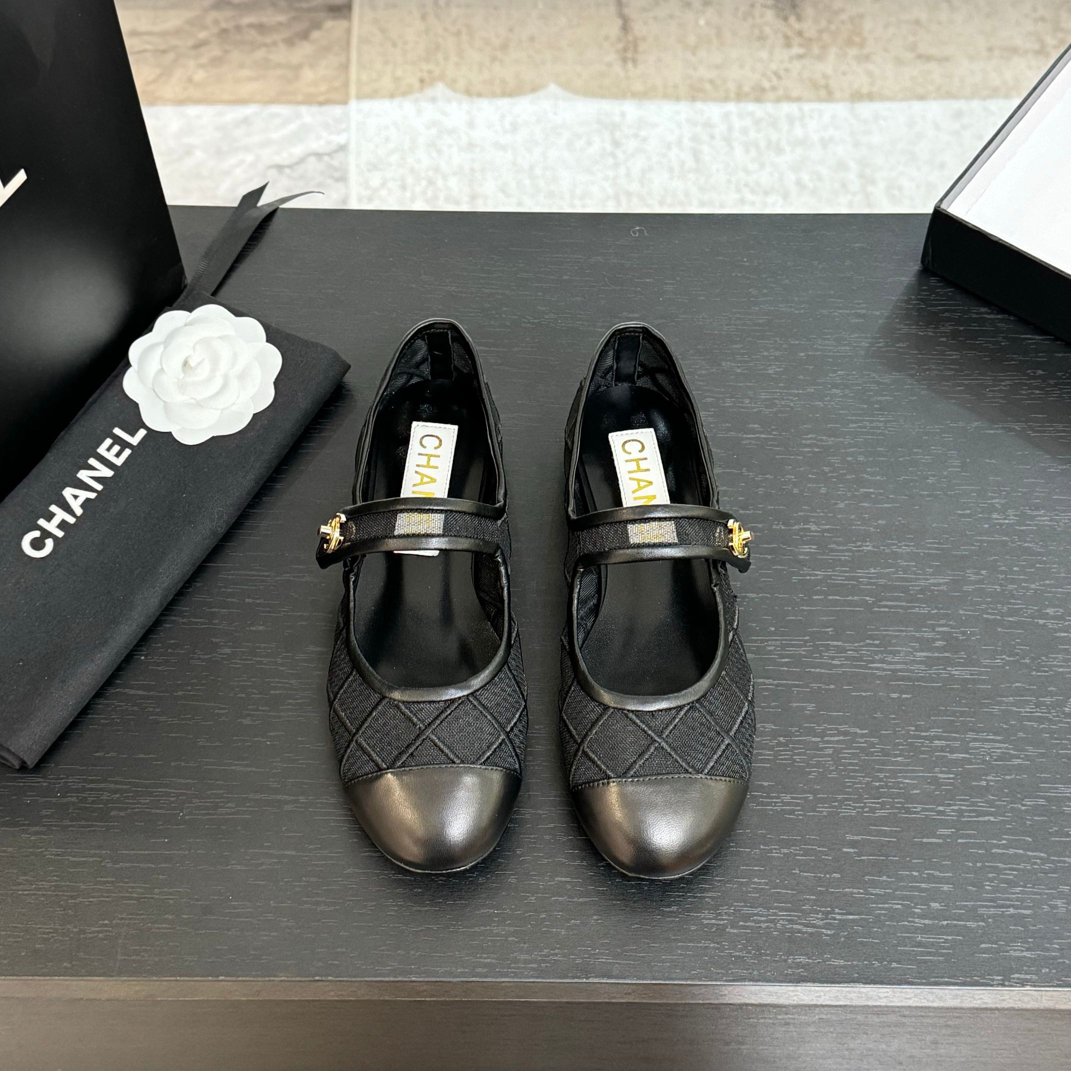 샤넬 25ss 봄 여름 자수 포인트 발레 슈즈