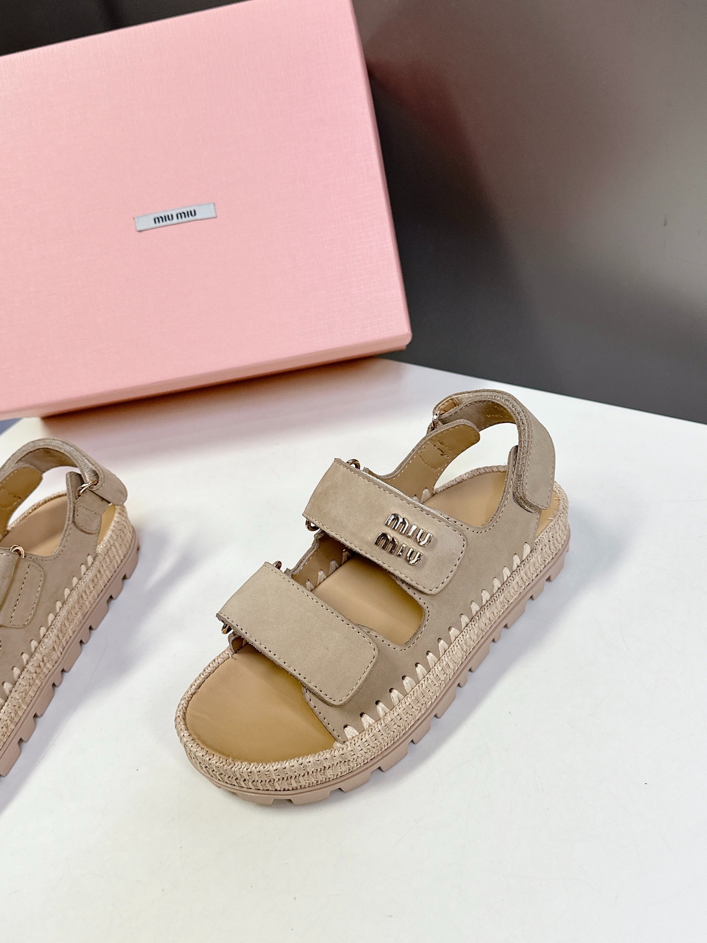 미우미우 봄여름 통굽 벨크로 샌들