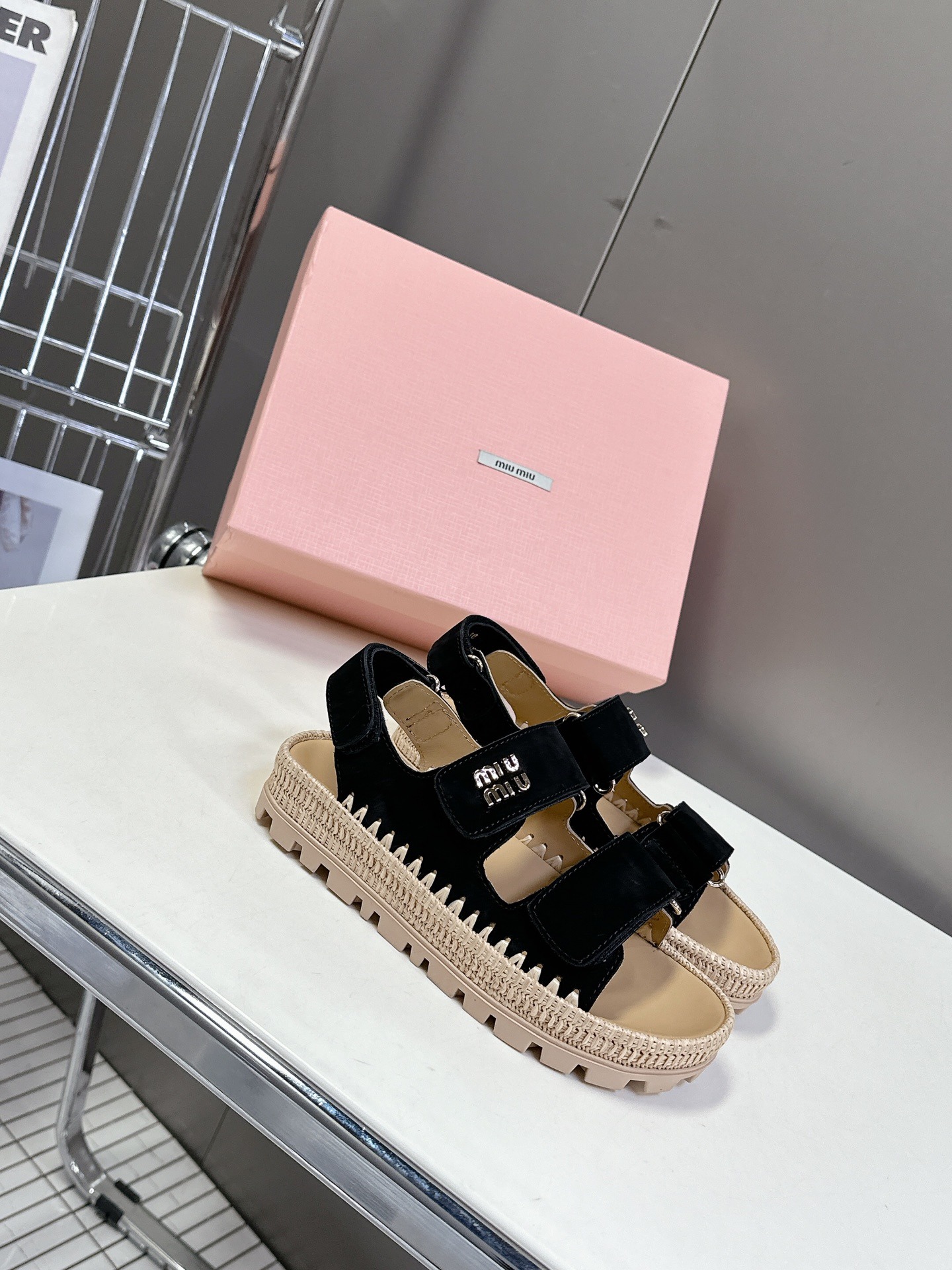 미우미우 봄여름 통굽 벨크로 샌들