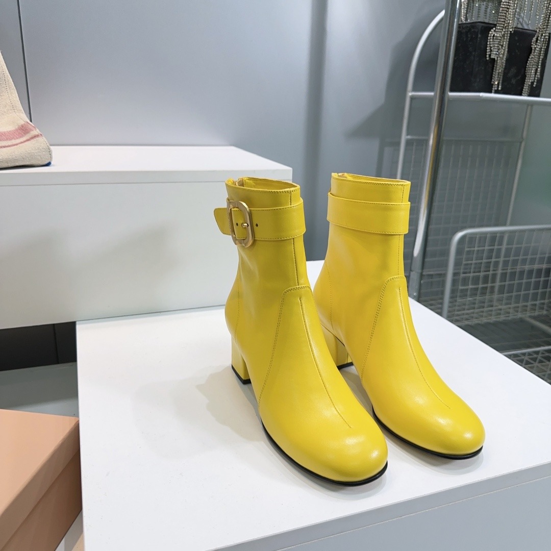 미우미우 25 가을/겨울 신상 통굽 앵클부츠