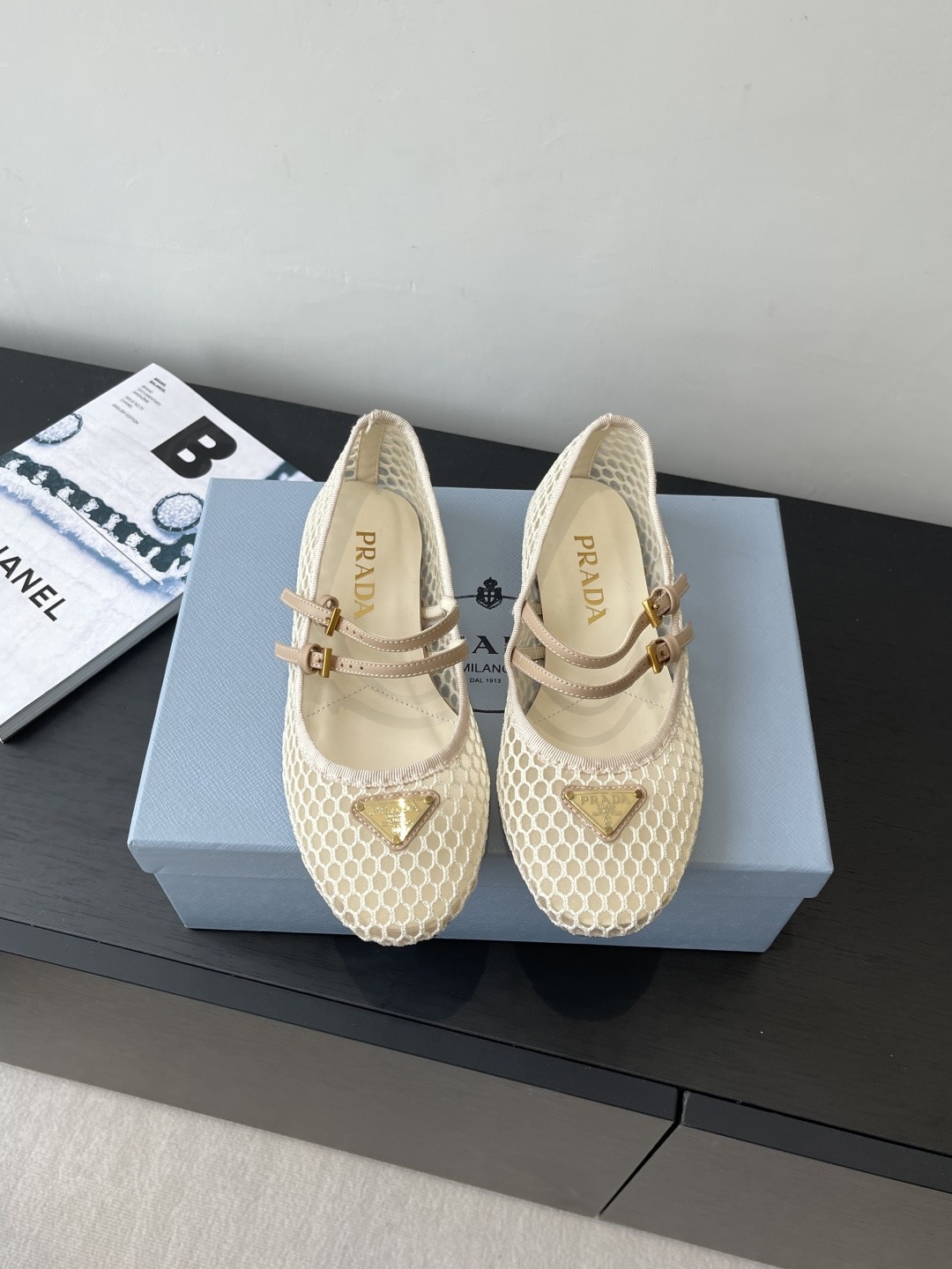 프라다 25ss 봄여름 신상 메리제인 플랫 슈즈