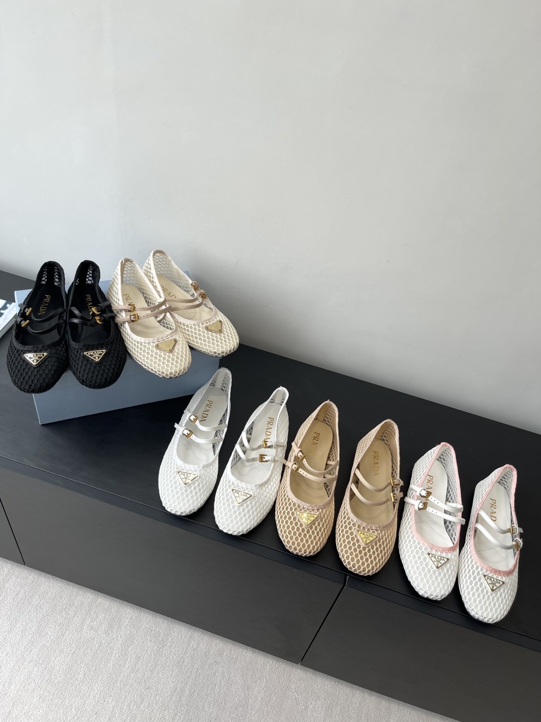 프라다 25ss 봄여름 신상 메리제인 플랫 슈즈