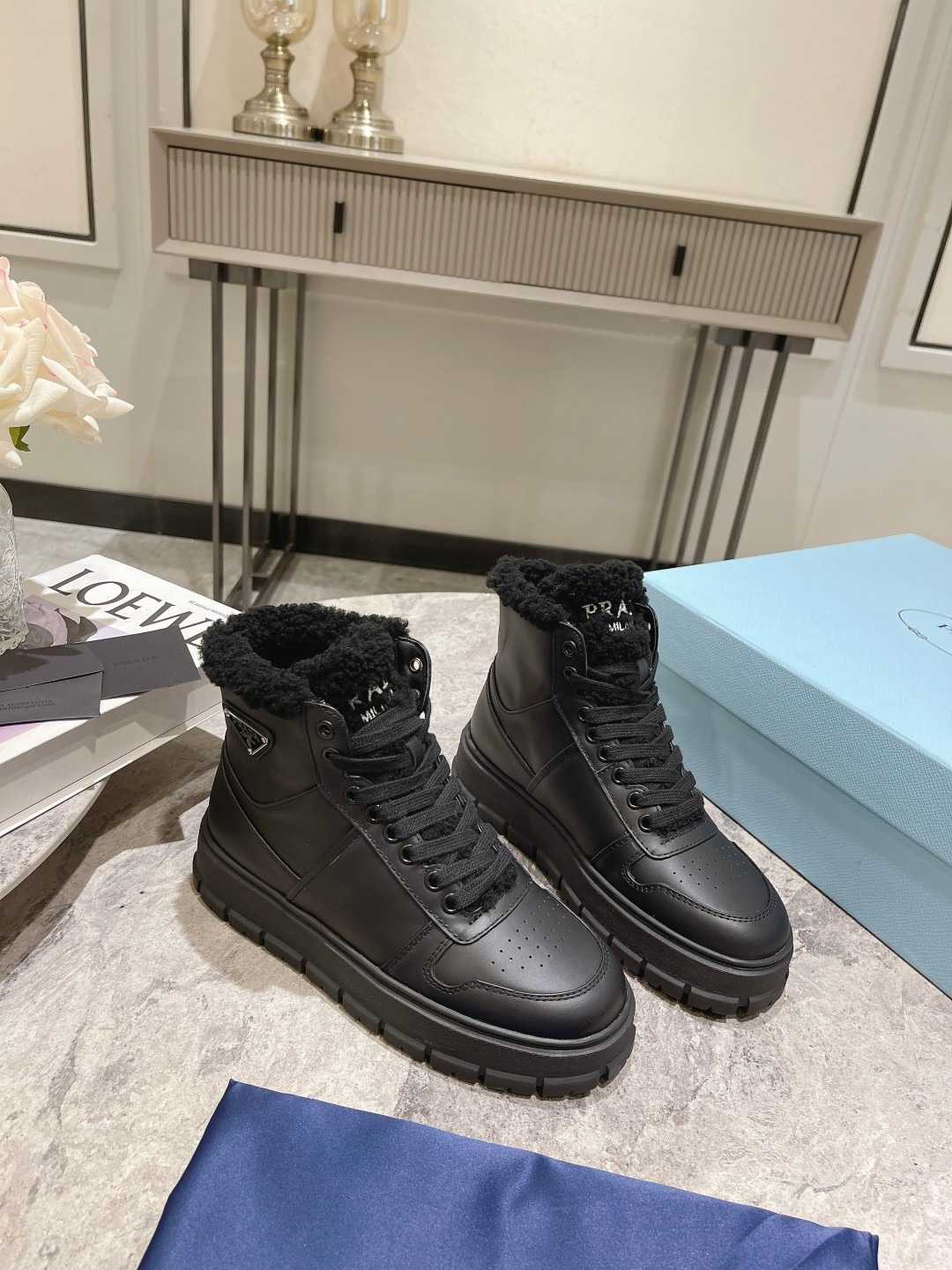 프라다 신상 통굽 앵클워커 부츠