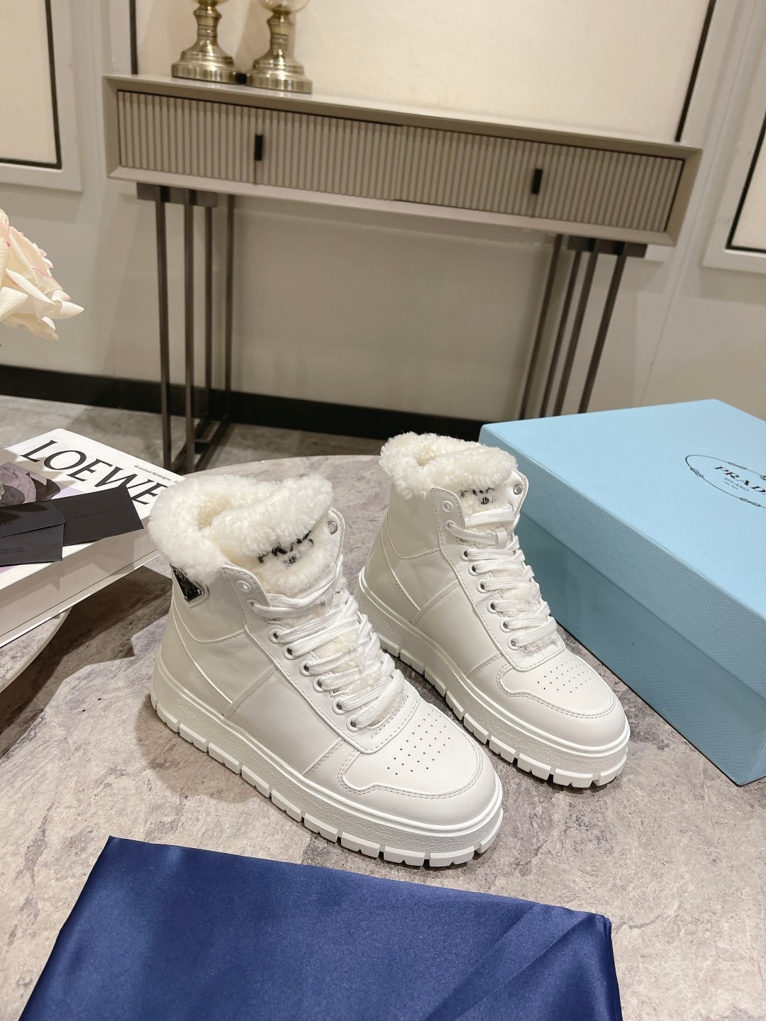 프라다 신상 통굽 앵클워커 부츠