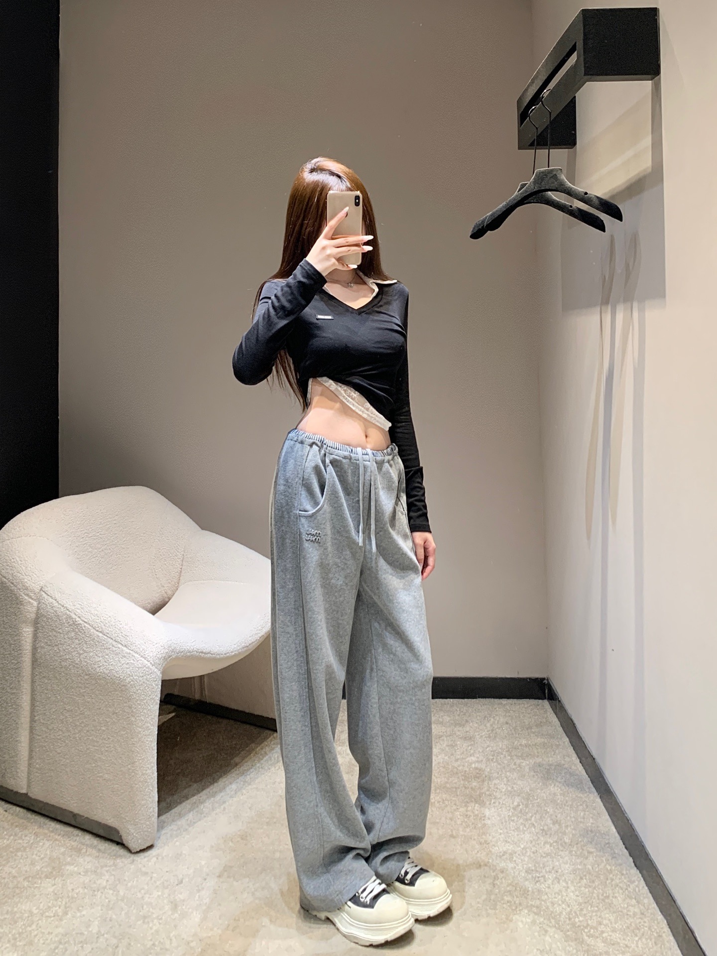 미우미우 25Fw 신상 아플리케 타월 캐주얼 바지