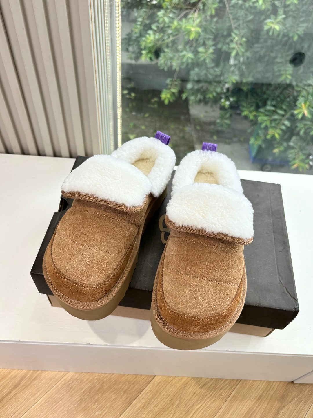 어그 신상 가죽 슬리퍼 통굽 스니커즈